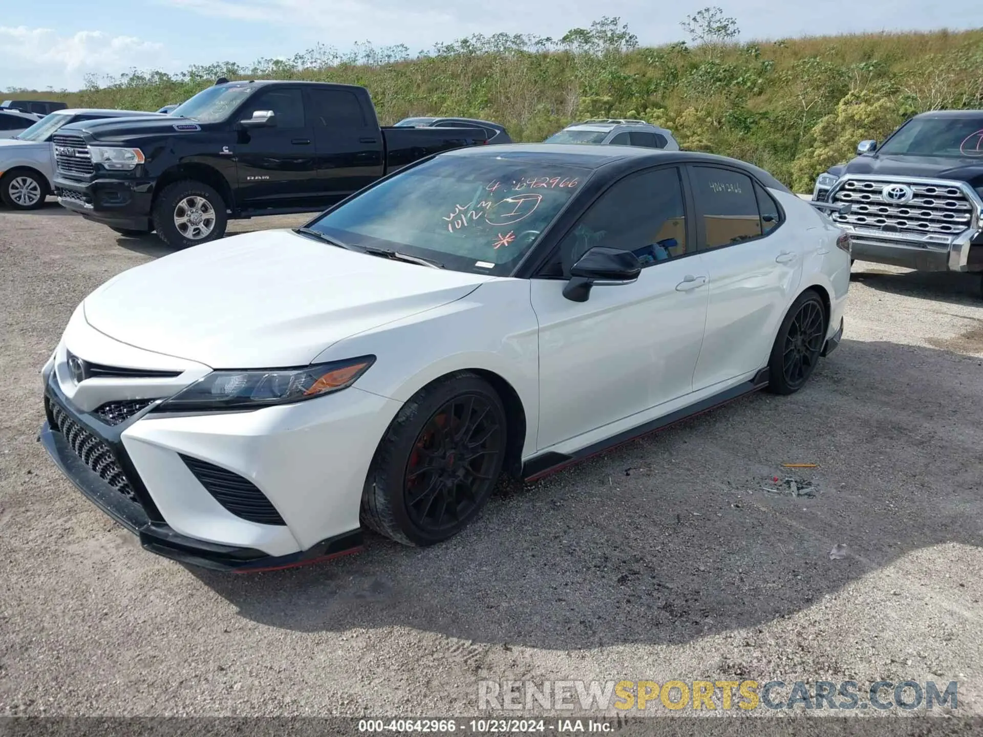 2 fotografías del automóvil dañado 4T1KZ1AK1PU072859 TOYOTA CAMRY 2023