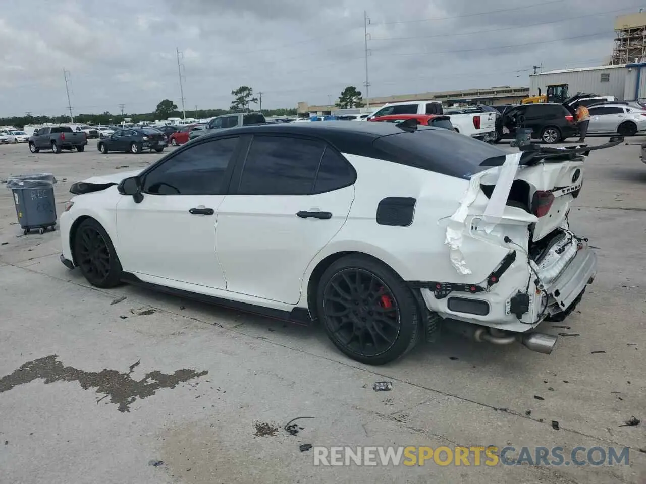 2 fotografías del automóvil dañado 4T1KZ1AK4PU077750 TOYOTA CAMRY 2023