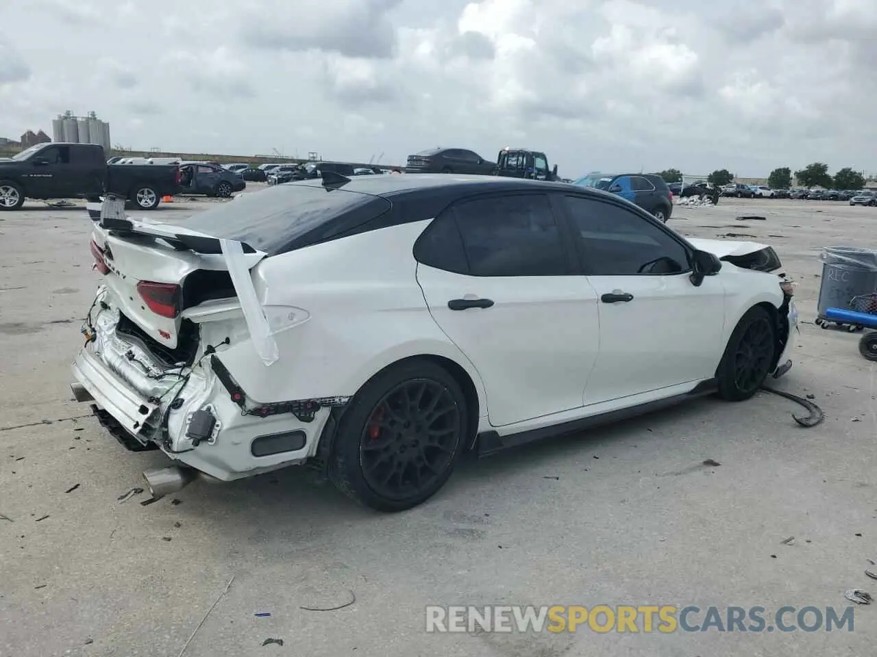 3 fotografías del automóvil dañado 4T1KZ1AK4PU077750 TOYOTA CAMRY 2023