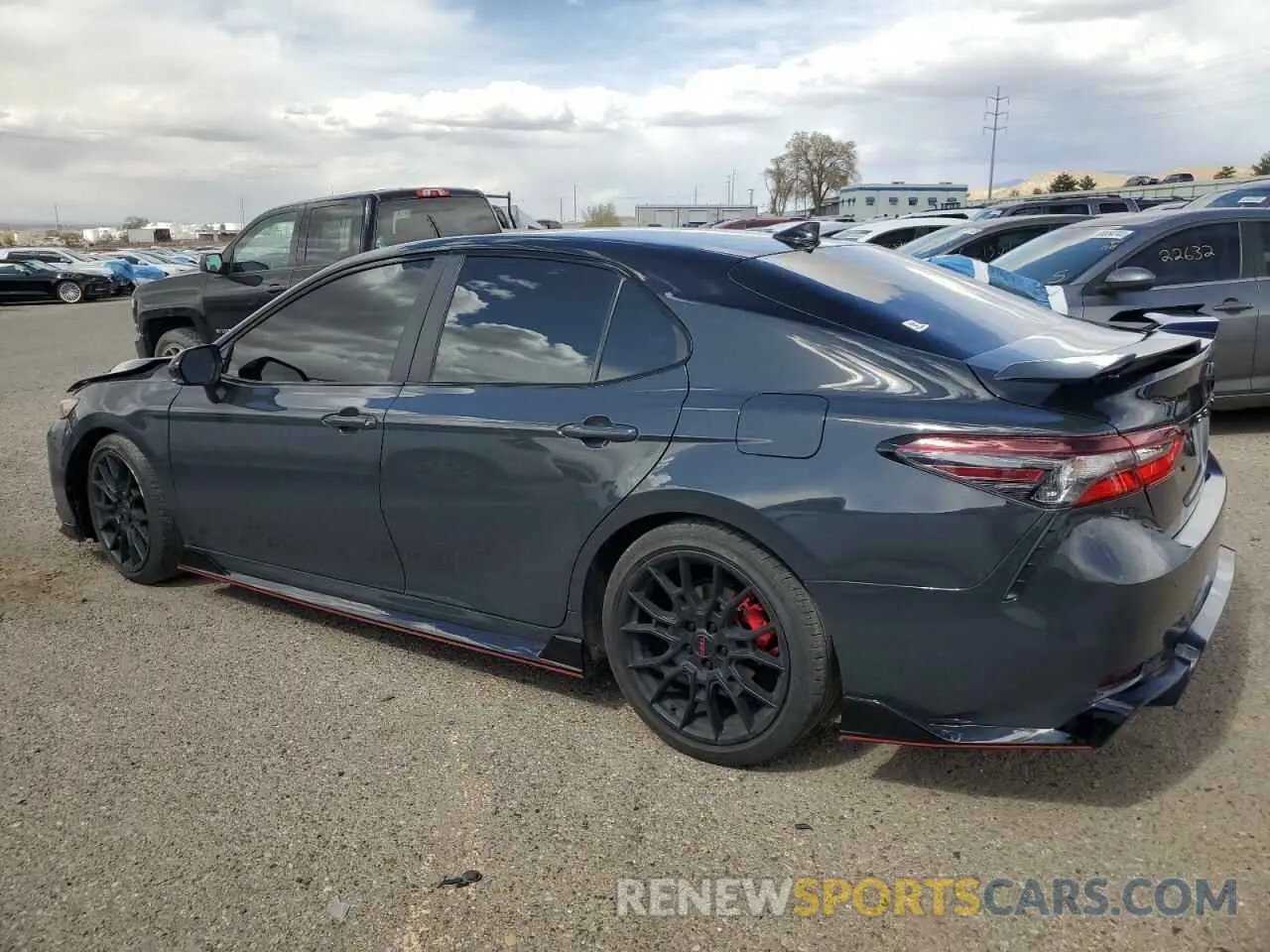 2 fotografías del automóvil dañado 4T1KZ1AK8PU085334 TOYOTA CAMRY 2023