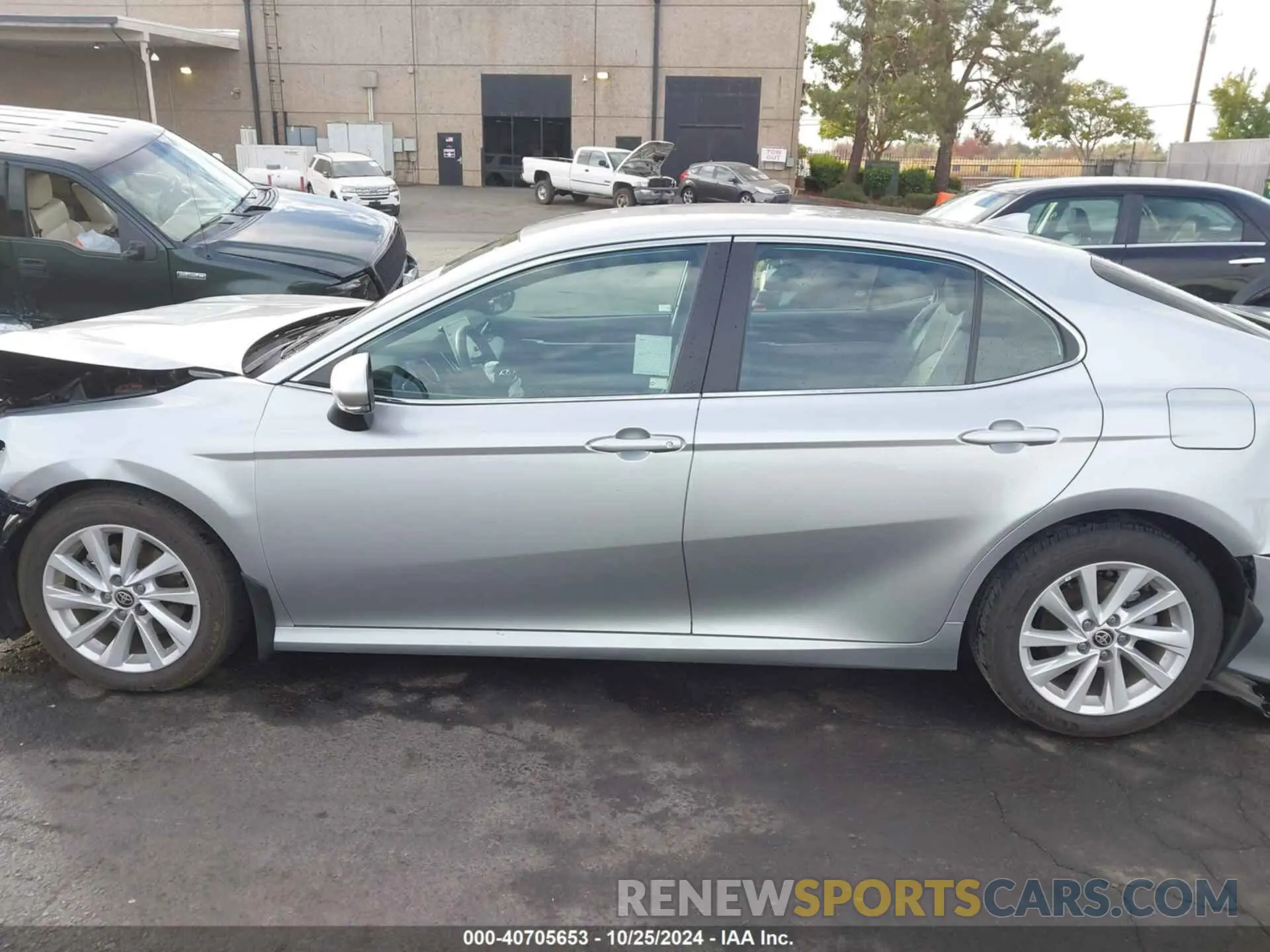 15 fotografías del automóvil dañado 4T1R11AK0PU806865 TOYOTA CAMRY 2023