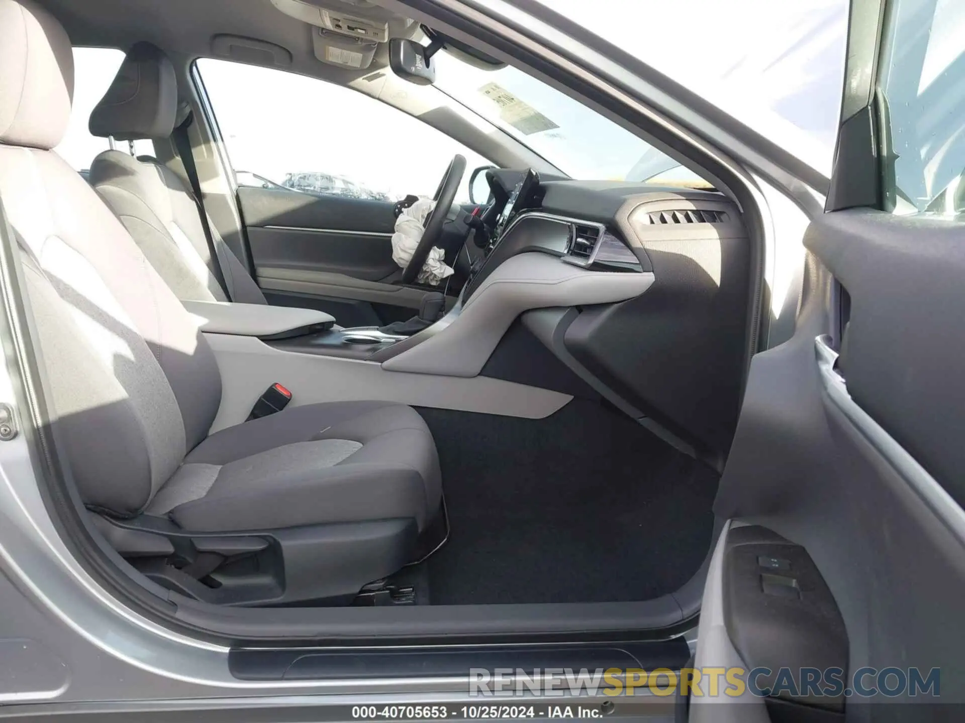 5 fotografías del automóvil dañado 4T1R11AK0PU806865 TOYOTA CAMRY 2023