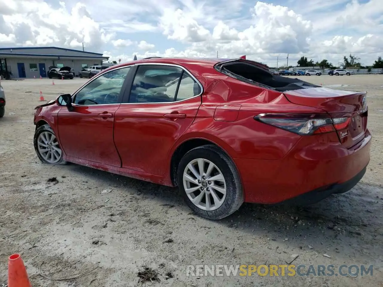 2 fotografías del automóvil dañado 4T1R11AK3PU166585 TOYOTA CAMRY 2023