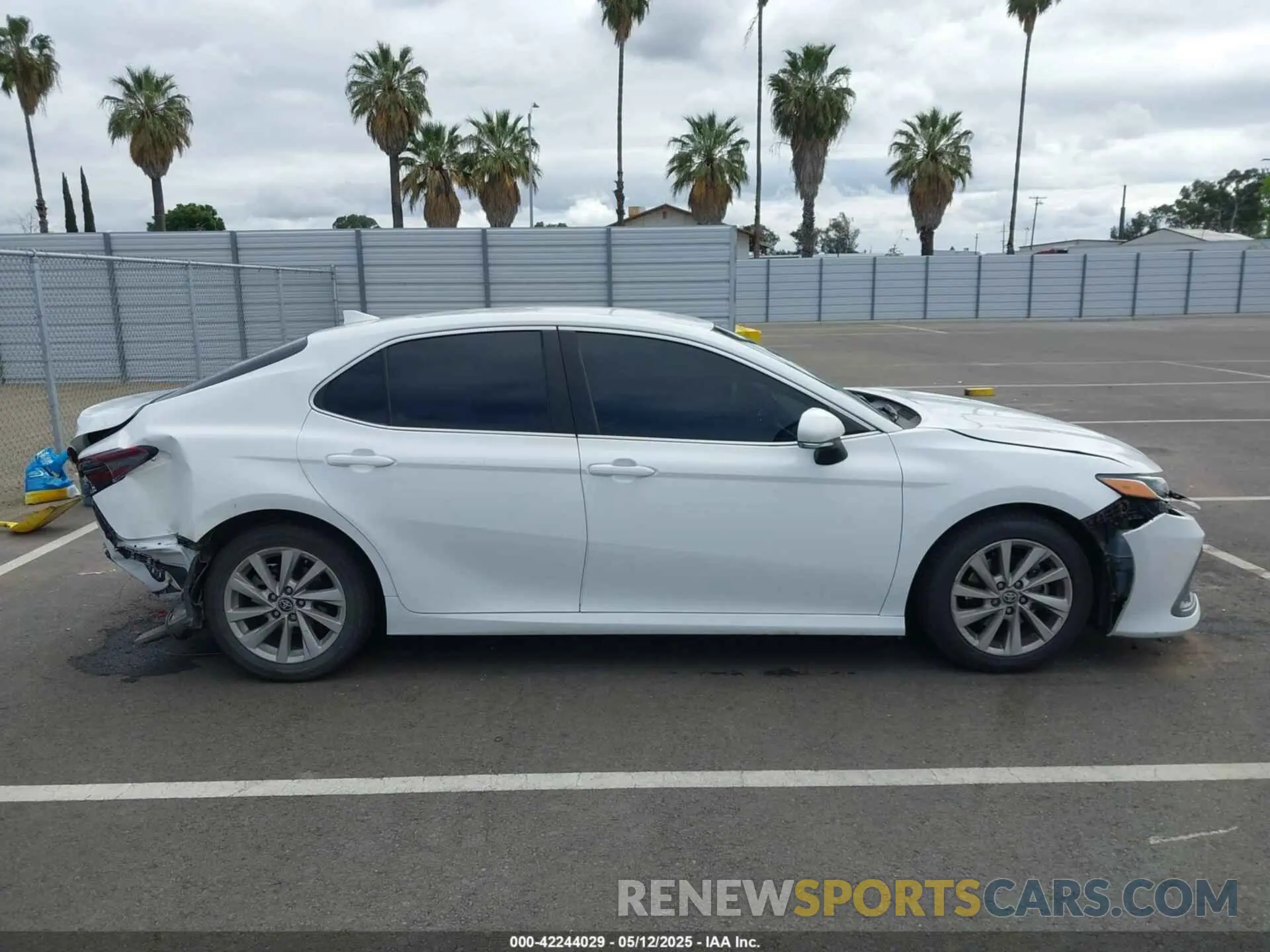 14 fotografías del automóvil dañado 4T1R11AK4PU801765 TOYOTA CAMRY 2023