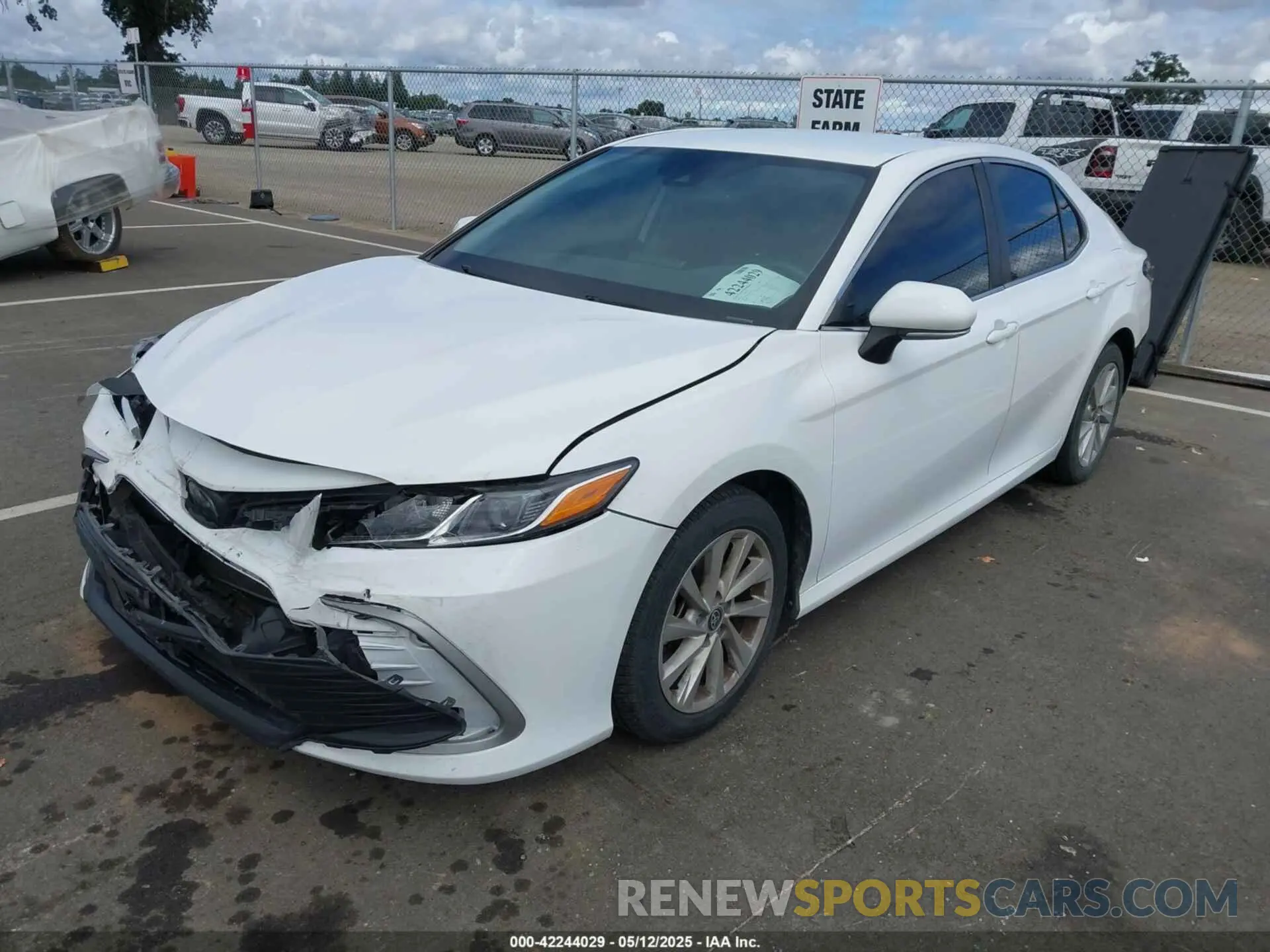 2 fotografías del automóvil dañado 4T1R11AK4PU801765 TOYOTA CAMRY 2023