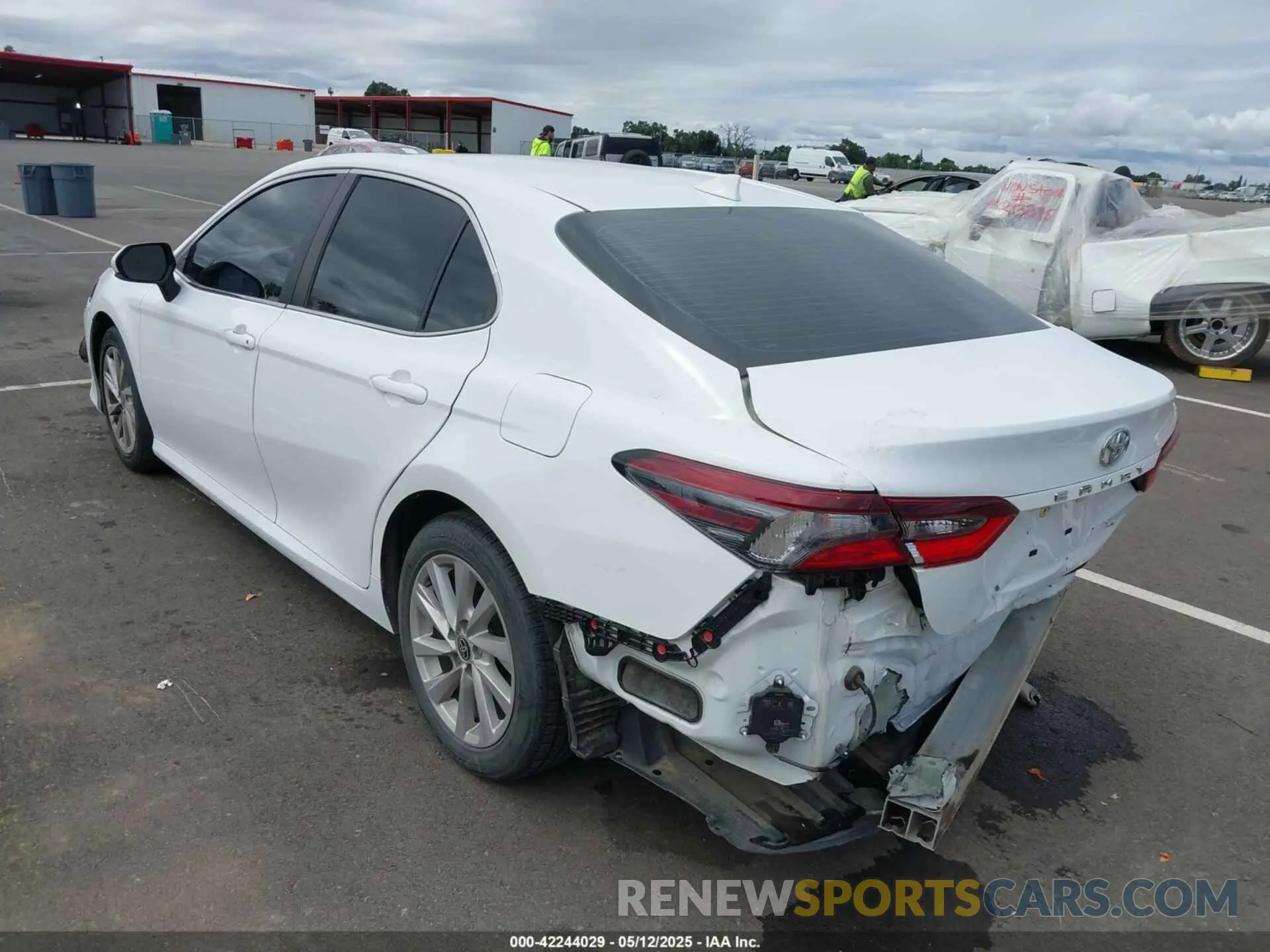 3 fotografías del automóvil dañado 4T1R11AK4PU801765 TOYOTA CAMRY 2023