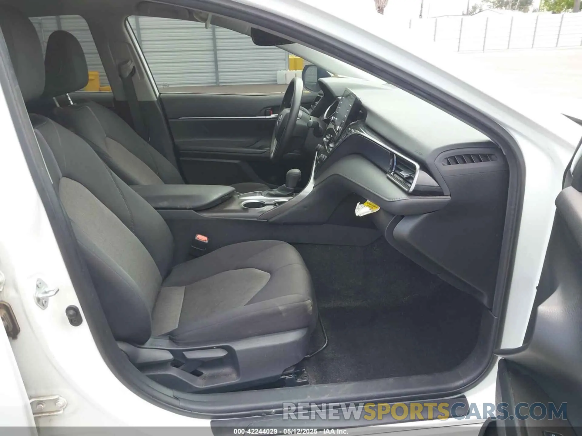 5 fotografías del automóvil dañado 4T1R11AK4PU801765 TOYOTA CAMRY 2023
