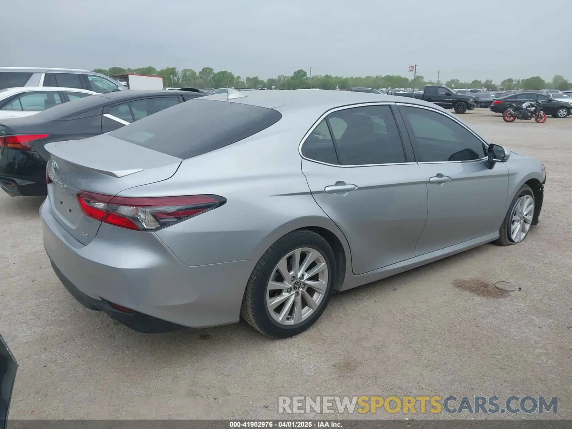 4 fotografías del automóvil dañado 4T1R11AKXPU152098 TOYOTA CAMRY 2023