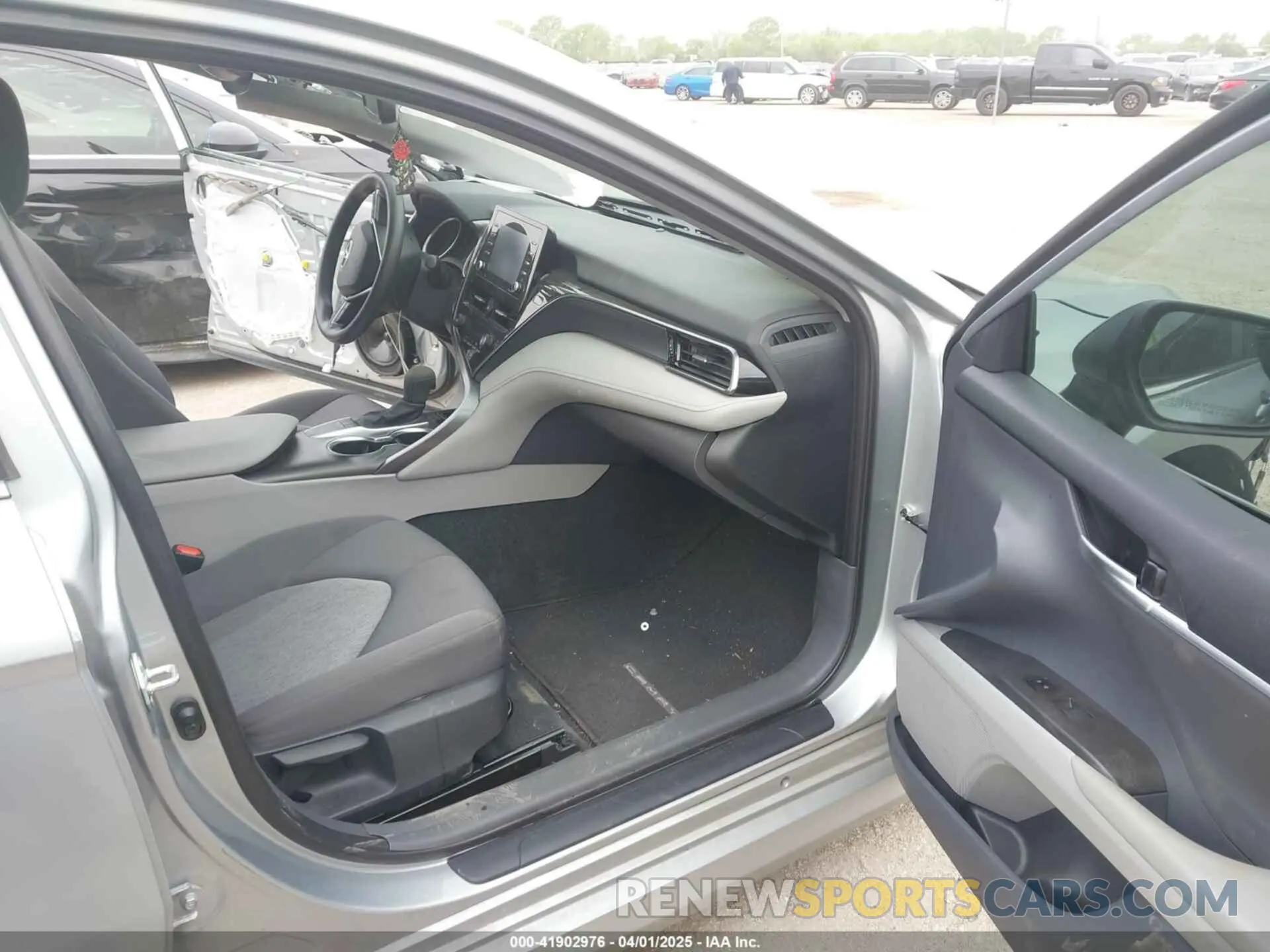 5 fotografías del automóvil dañado 4T1R11AKXPU152098 TOYOTA CAMRY 2023