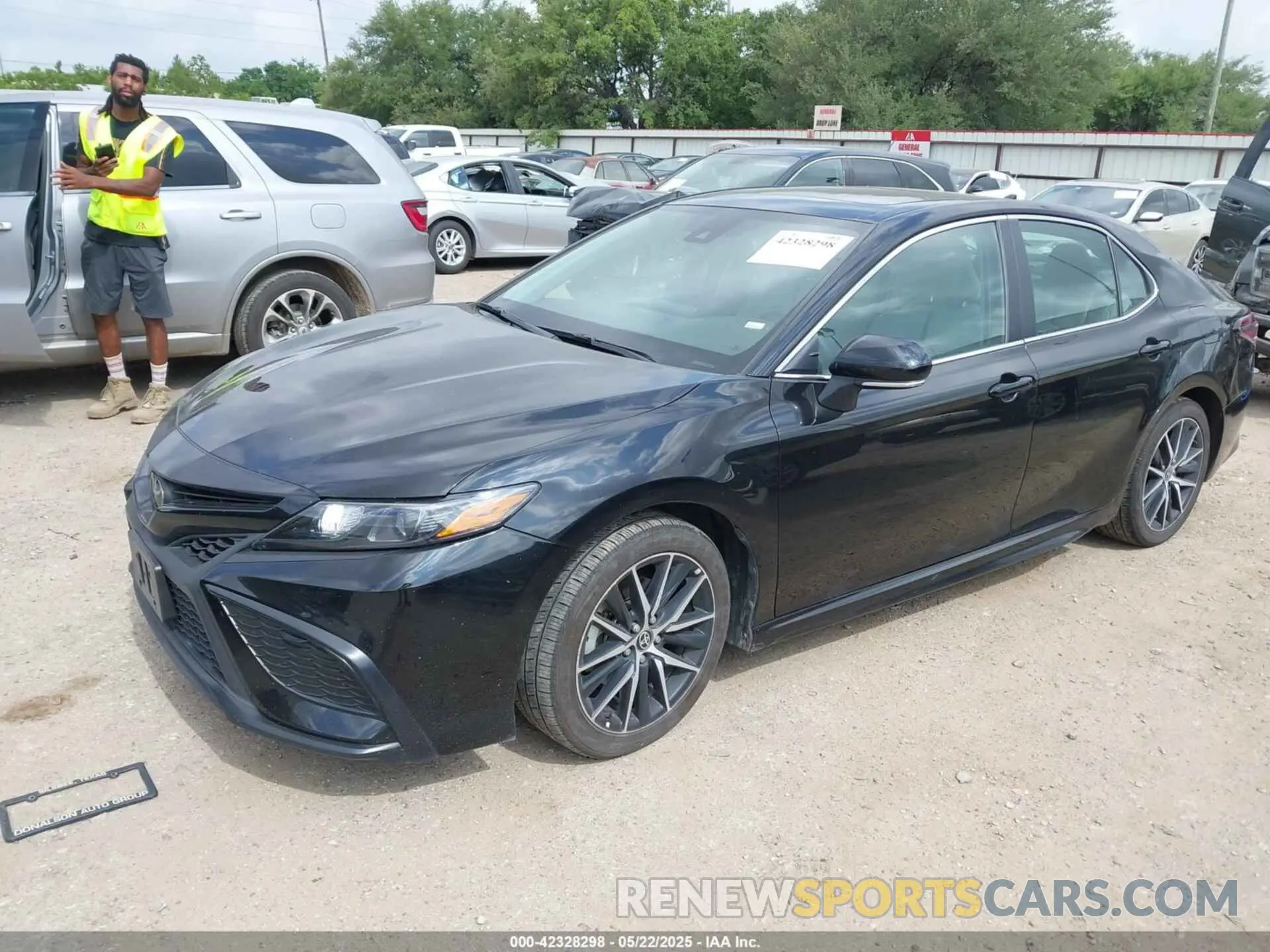 2 fotografías del automóvil dañado 4T1S11AK0PU155335 TOYOTA CAMRY 2023