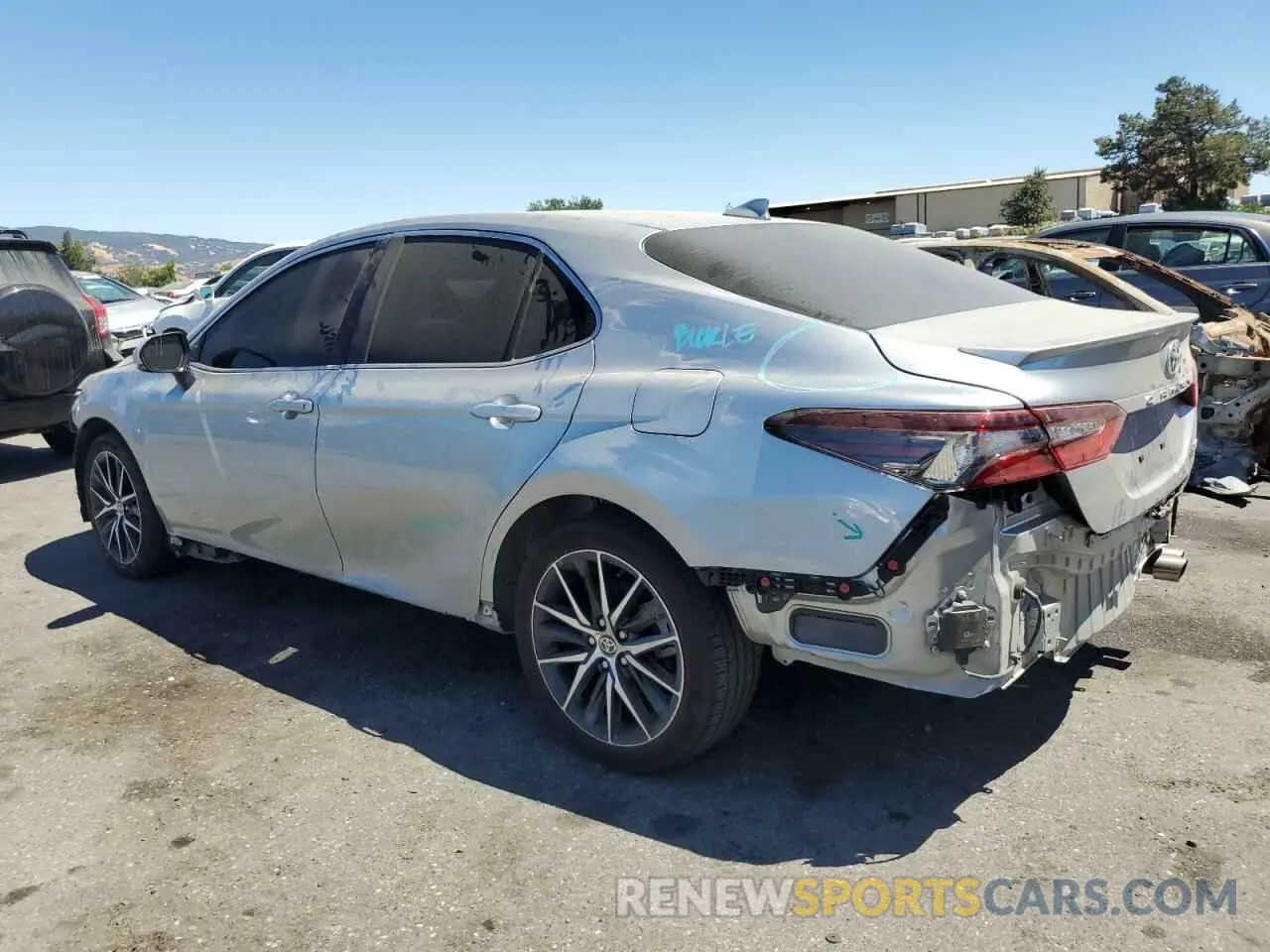 2 fotografías del automóvil dañado 4T1S11AK0PU831587 TOYOTA CAMRY 2023