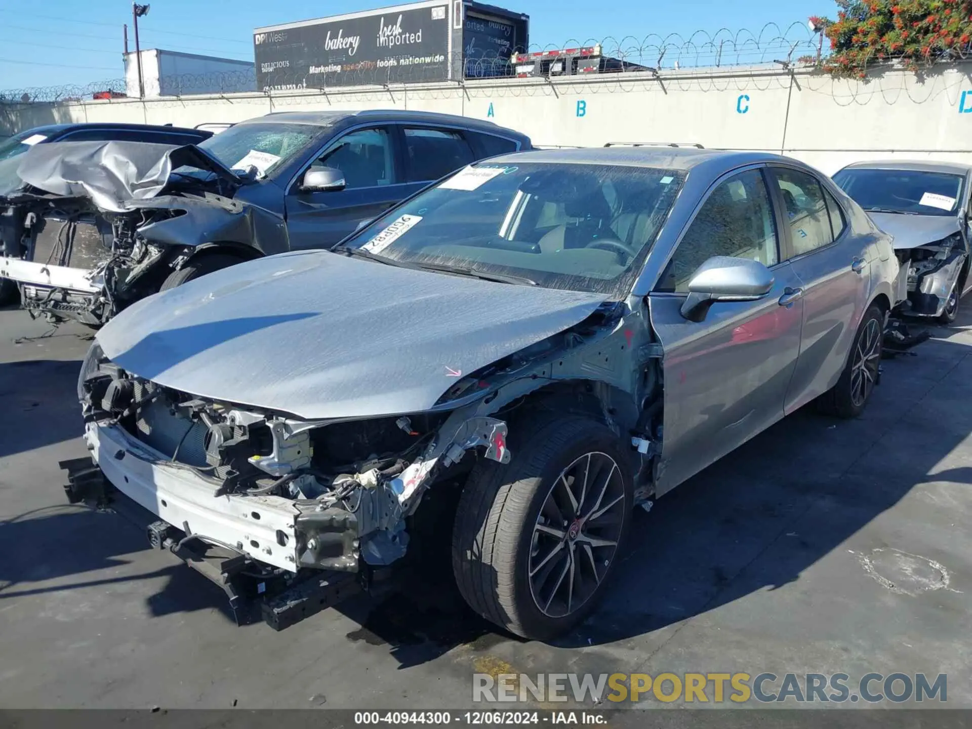 2 fotografías del automóvil dañado 4T1S31AKXPU614963 TOYOTA CAMRY 2023