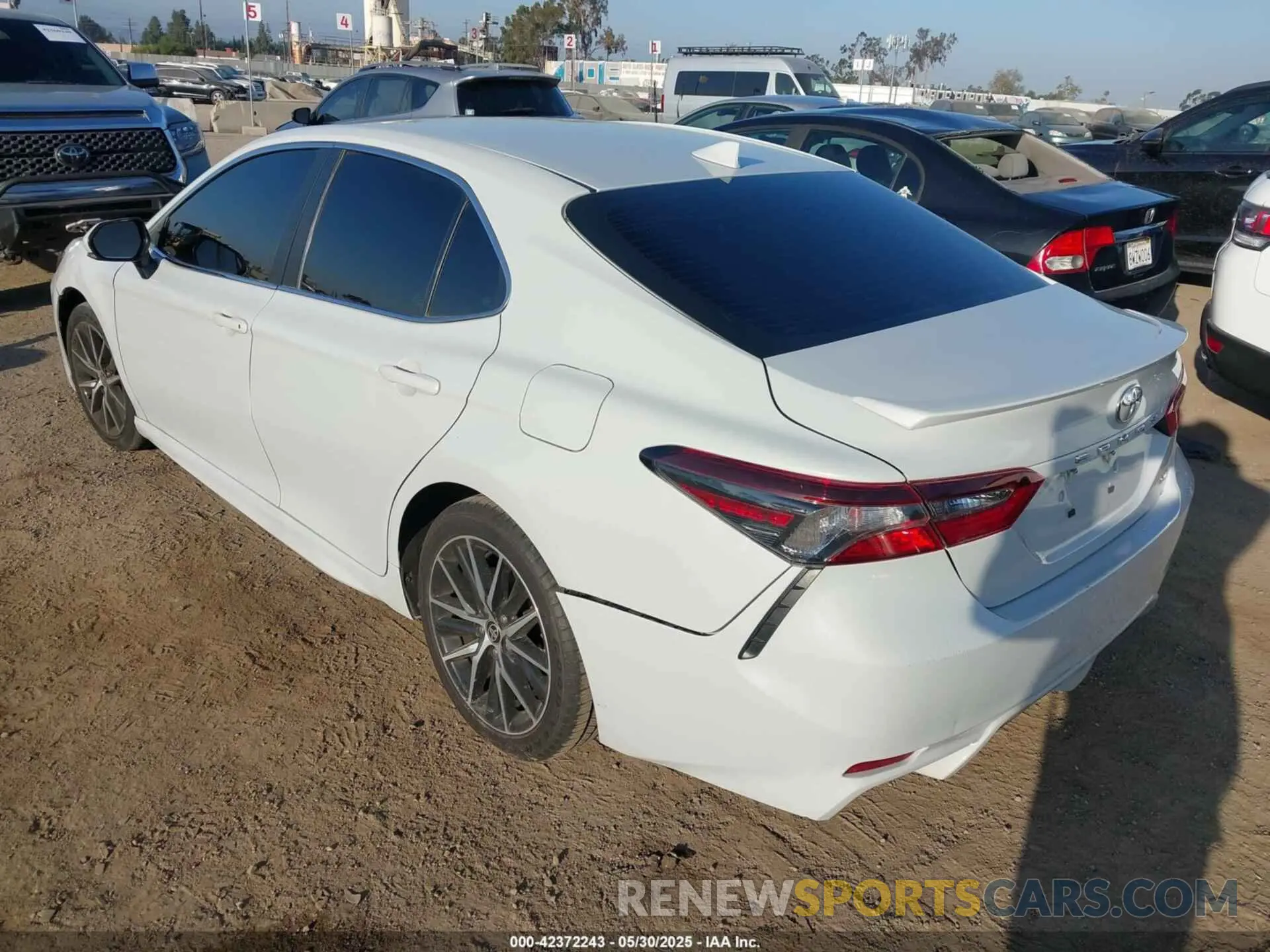 3 fotografías del automóvil dañado 4T1T11AK1PU135003 TOYOTA CAMRY 2023