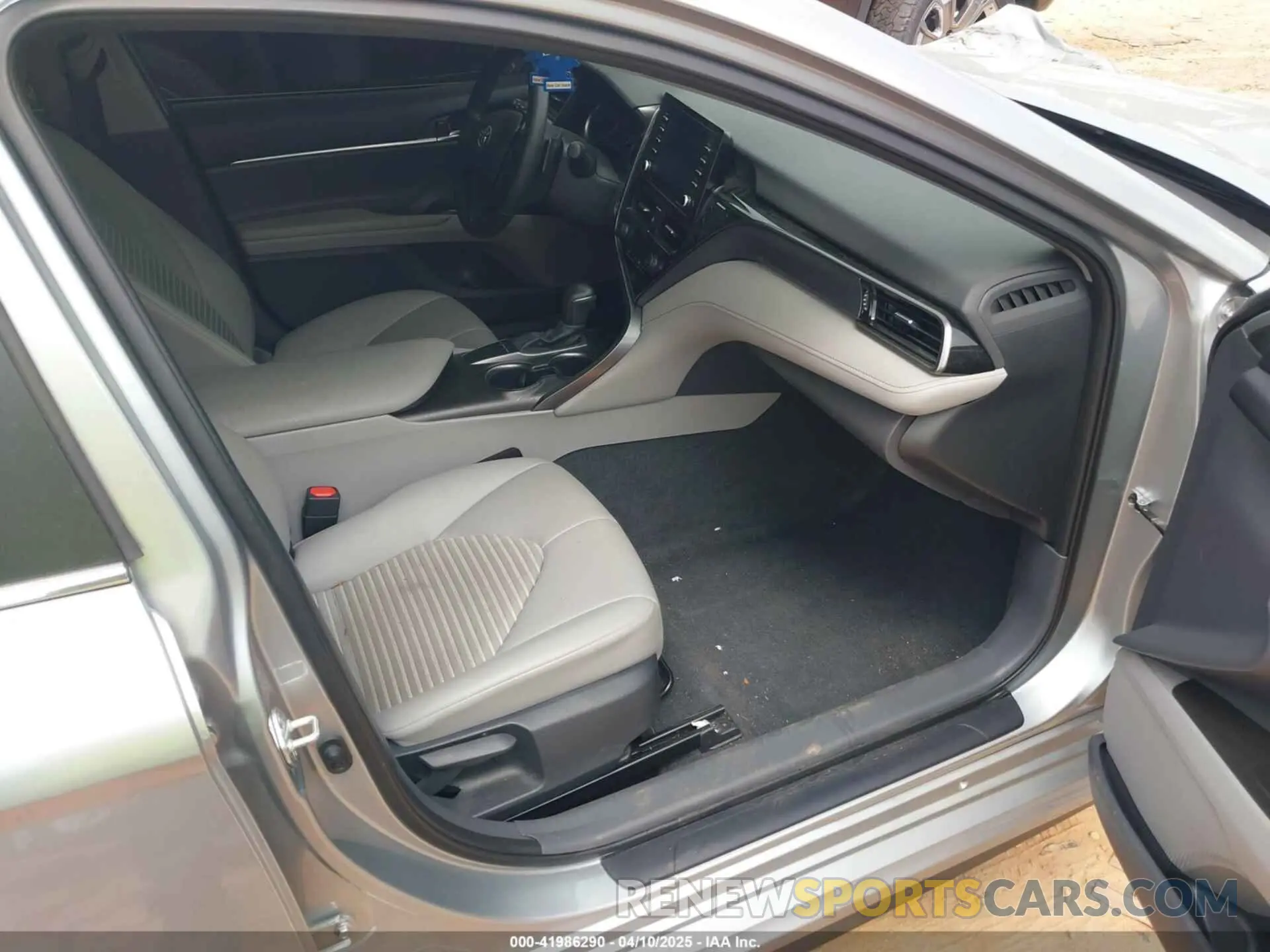 5 fotografías del automóvil dañado 4T1T11AK1PU736752 TOYOTA CAMRY 2023