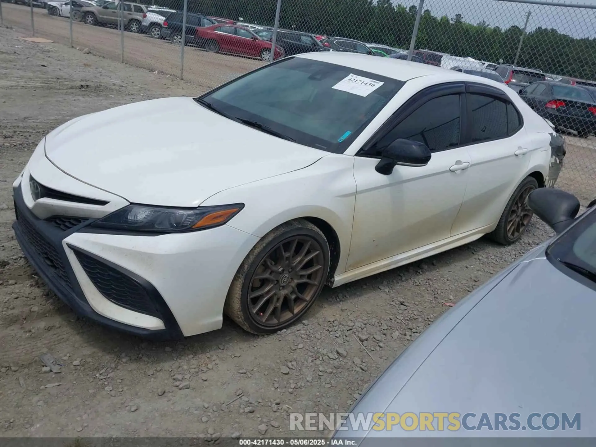 2 fotografías del automóvil dañado 4T1T11AK3PU111978 TOYOTA CAMRY 2023