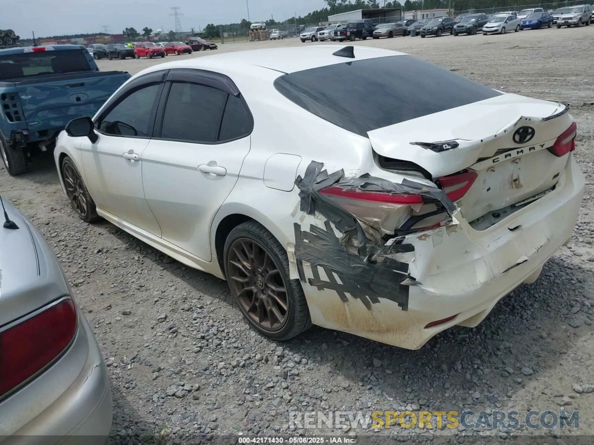 3 fotografías del automóvil dañado 4T1T11AK3PU111978 TOYOTA CAMRY 2023