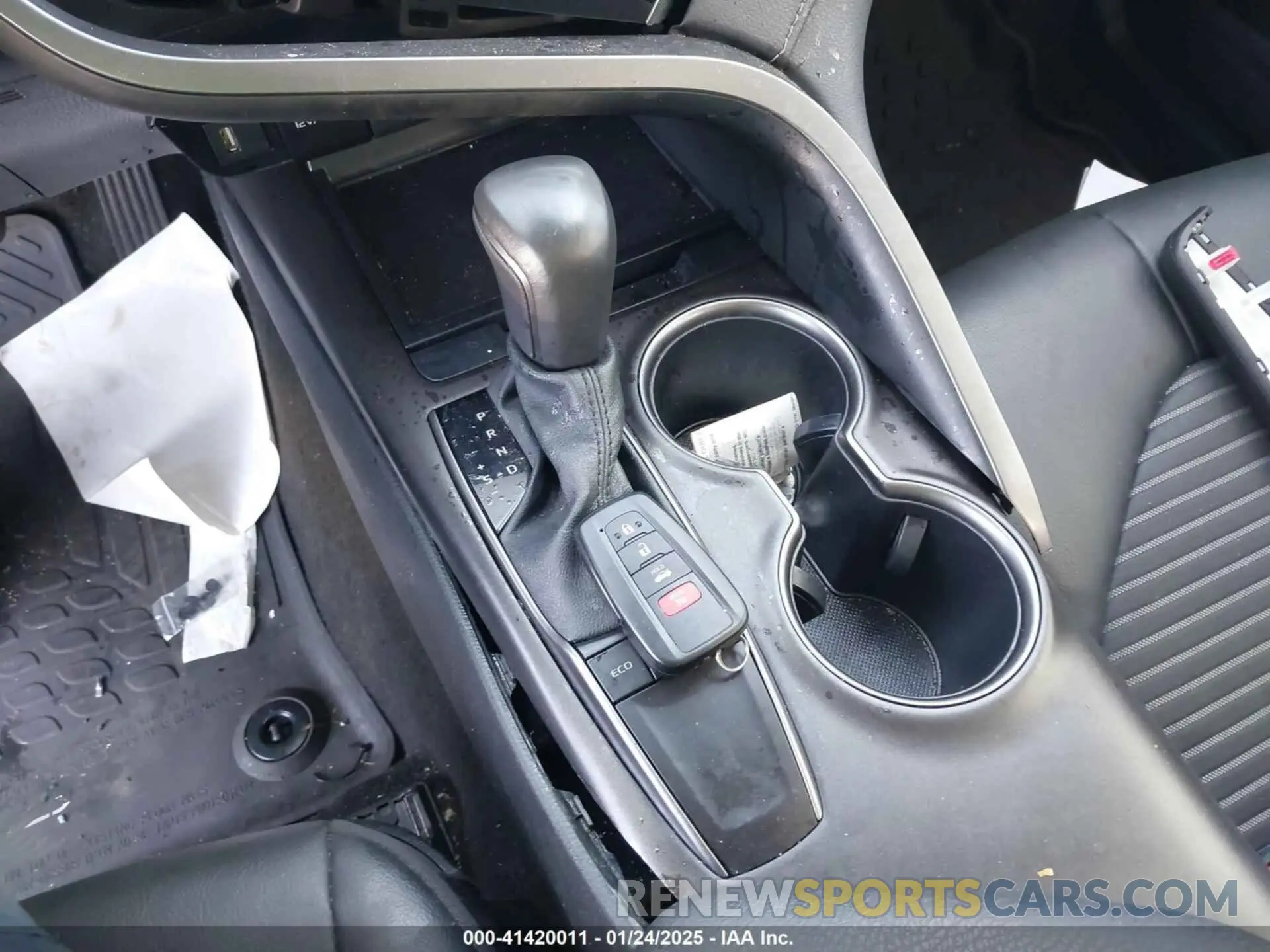 11 fotografías del automóvil dañado 4T1T11AK3PU122995 TOYOTA CAMRY 2023