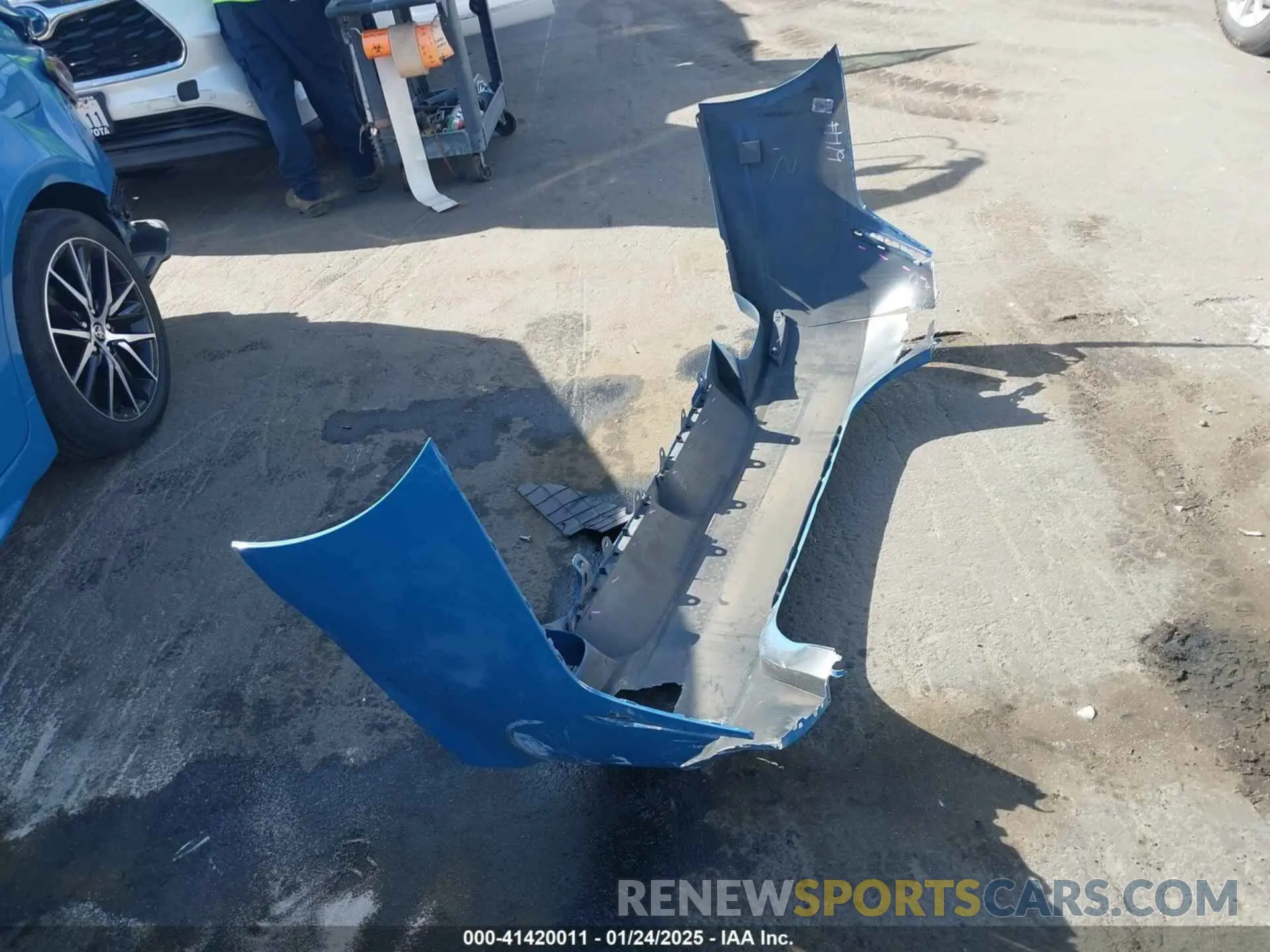 12 fotografías del automóvil dañado 4T1T11AK3PU122995 TOYOTA CAMRY 2023