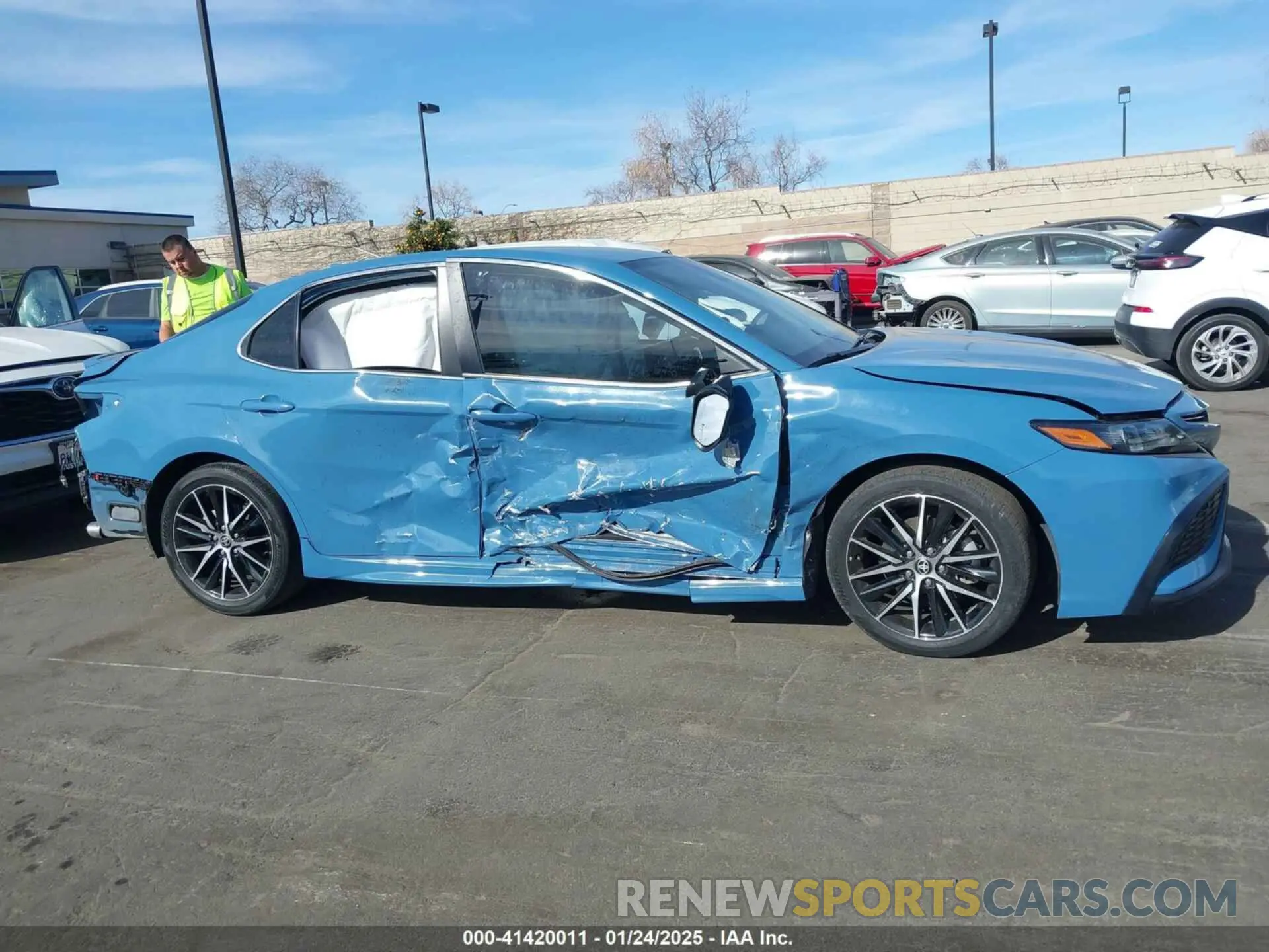 14 fotografías del automóvil dañado 4T1T11AK3PU122995 TOYOTA CAMRY 2023