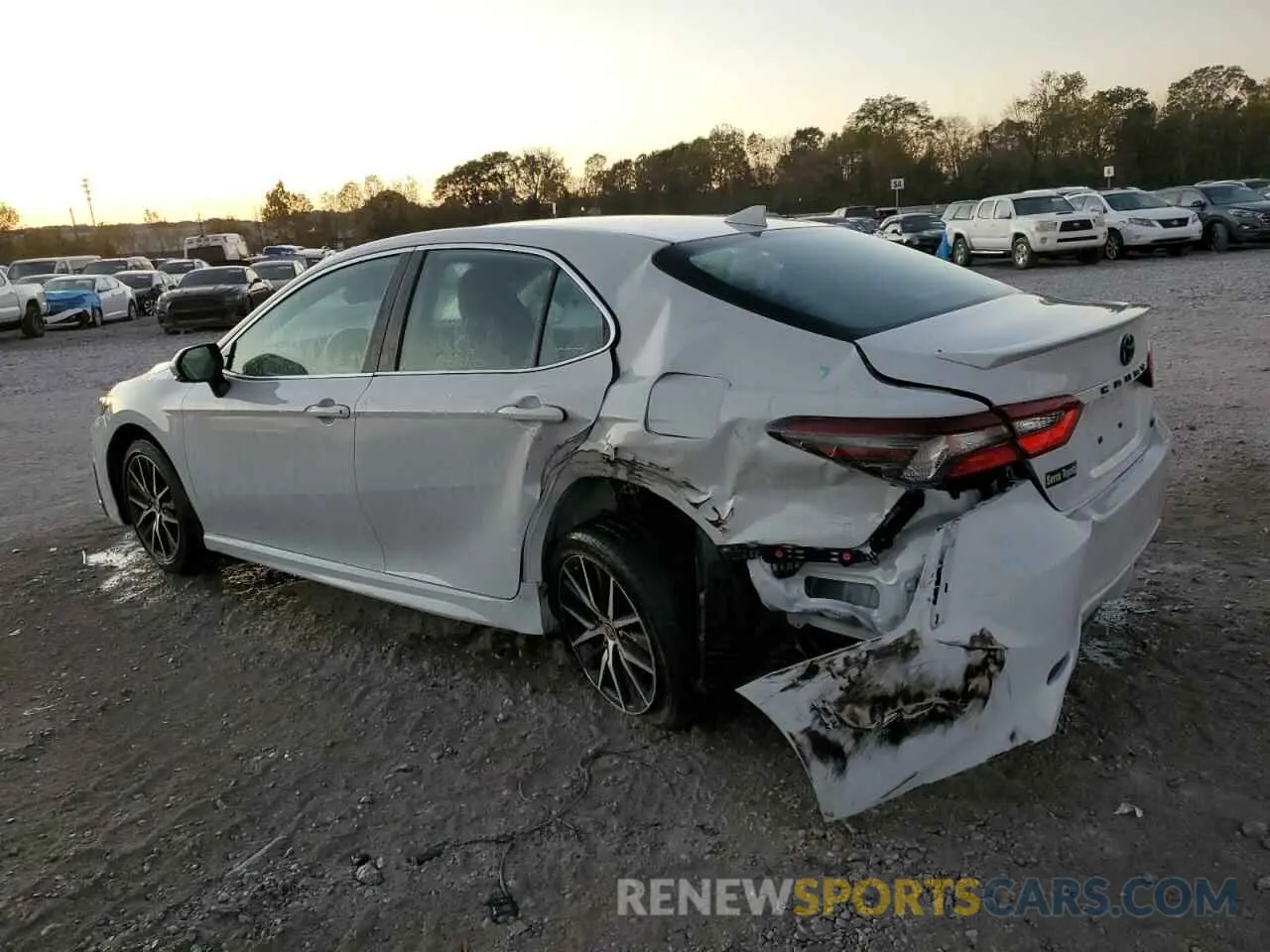 2 fotografías del automóvil dañado 4T1T11AK3PU179150 TOYOTA CAMRY 2023