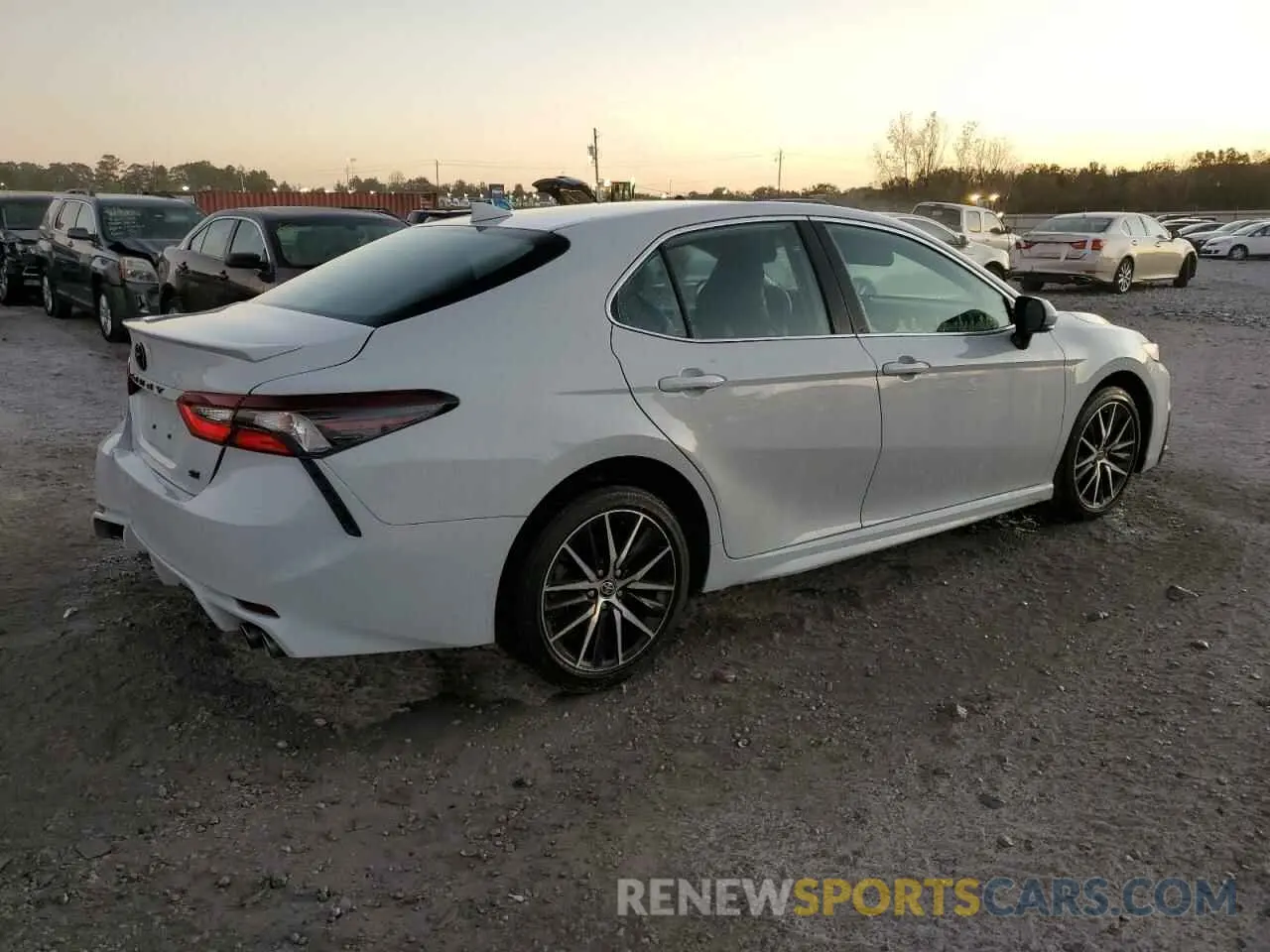 3 fotografías del automóvil dañado 4T1T11AK3PU179150 TOYOTA CAMRY 2023