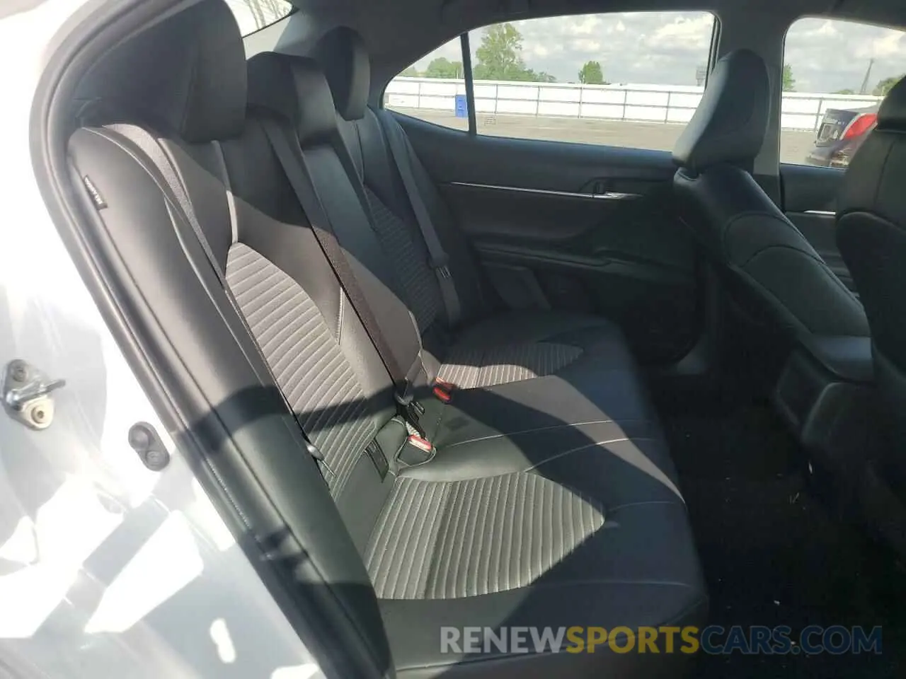 10 fotografías del automóvil dañado 4T1T11AK3PU724389 TOYOTA CAMRY 2023