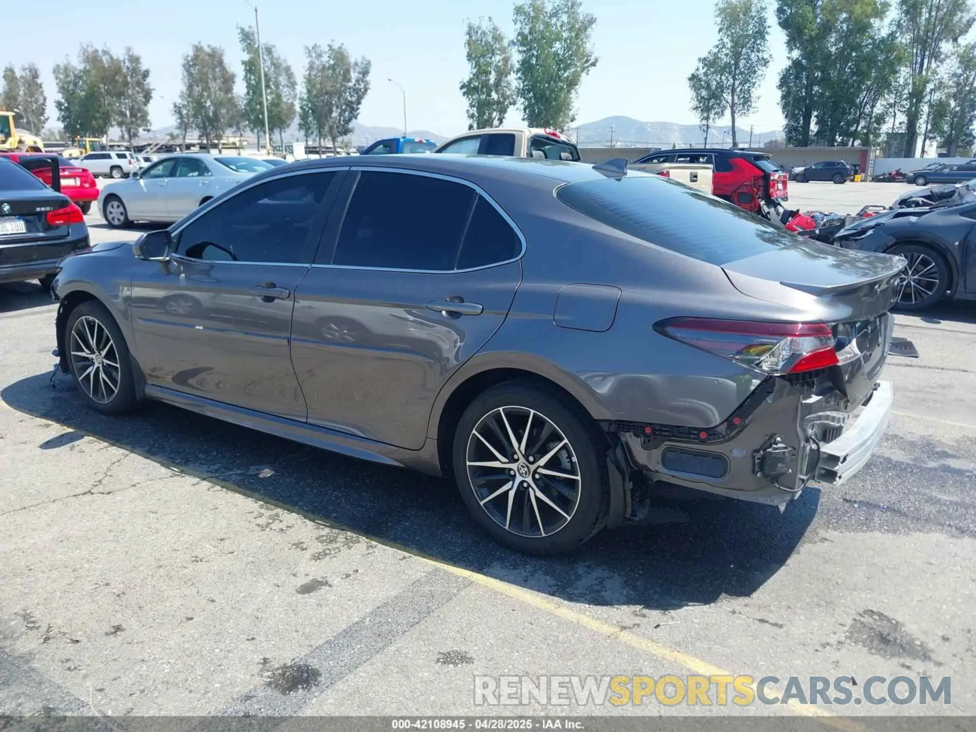 3 fotografías del automóvil dañado 4T1T11AK3PU803786 TOYOTA CAMRY 2023