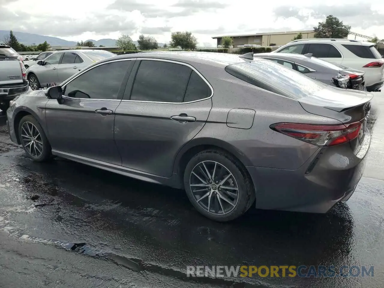 2 fotografías del automóvil dañado 4T1T11AK3PU835976 TOYOTA CAMRY 2023