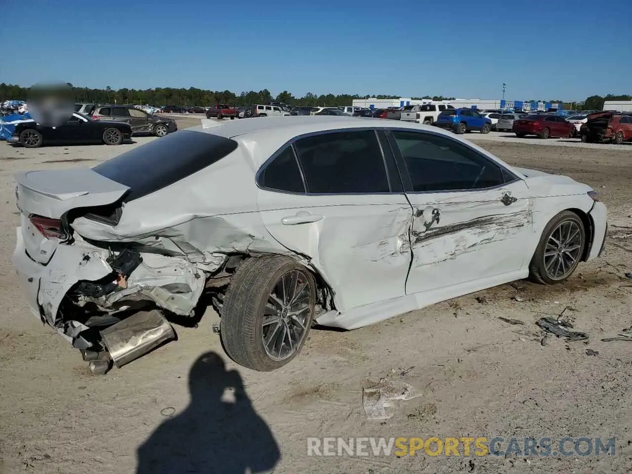 3 fotografías del automóvil dañado 4T1T11AK4PU115702 TOYOTA CAMRY 2023