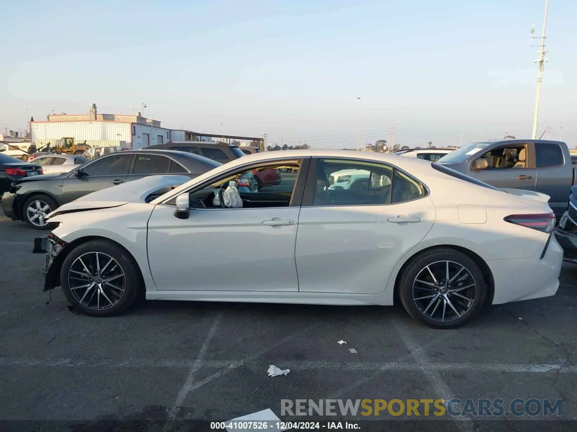 15 fotografías del automóvil dañado 4T1T11AK4PU116252 TOYOTA CAMRY 2023