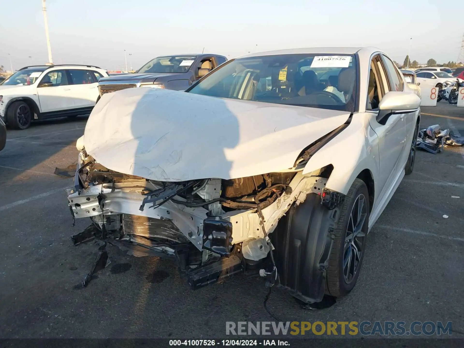 2 fotografías del automóvil dañado 4T1T11AK4PU116252 TOYOTA CAMRY 2023