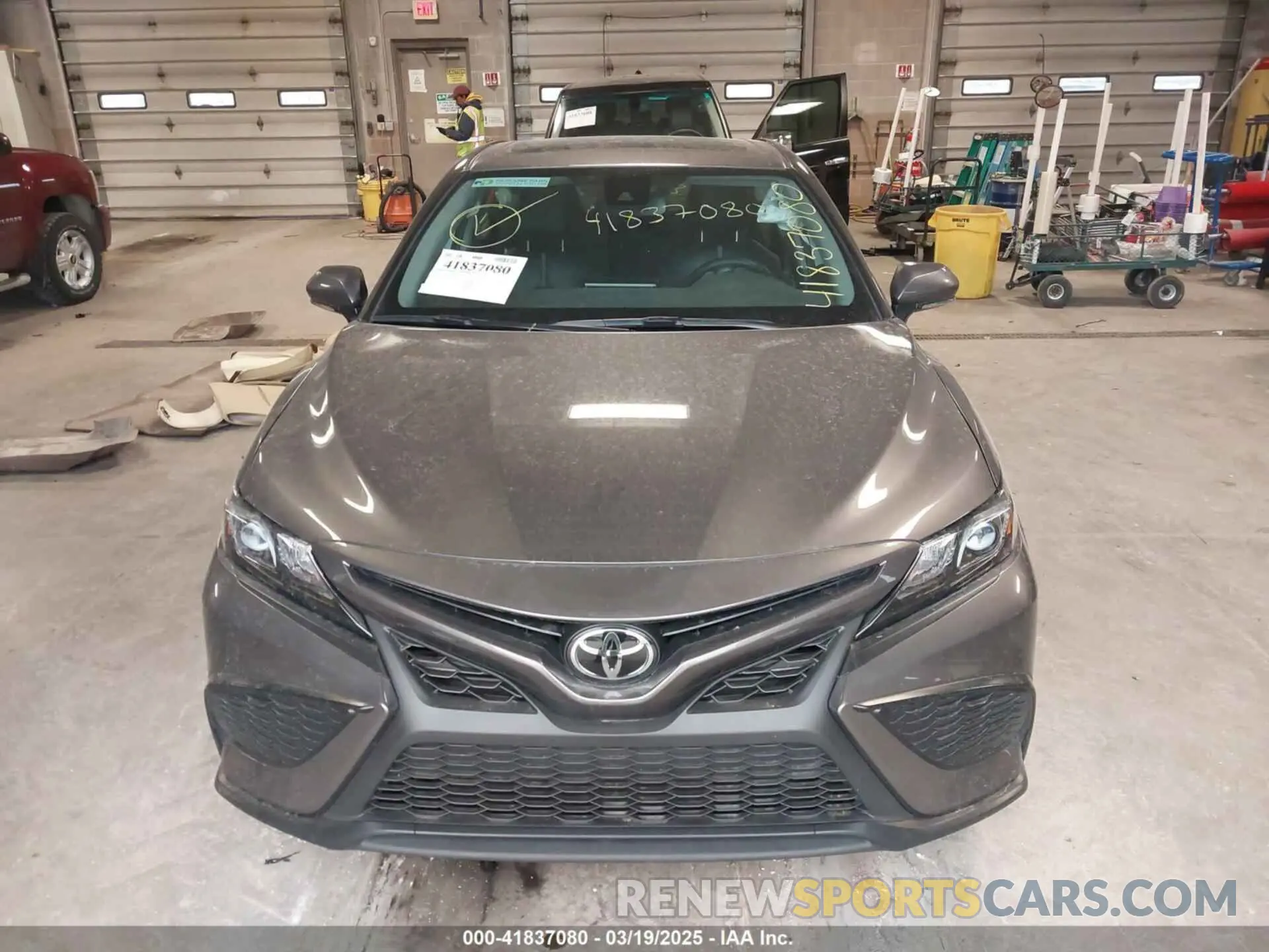 12 fotografías del automóvil dañado 4T1T11AK4PU796718 TOYOTA CAMRY 2023