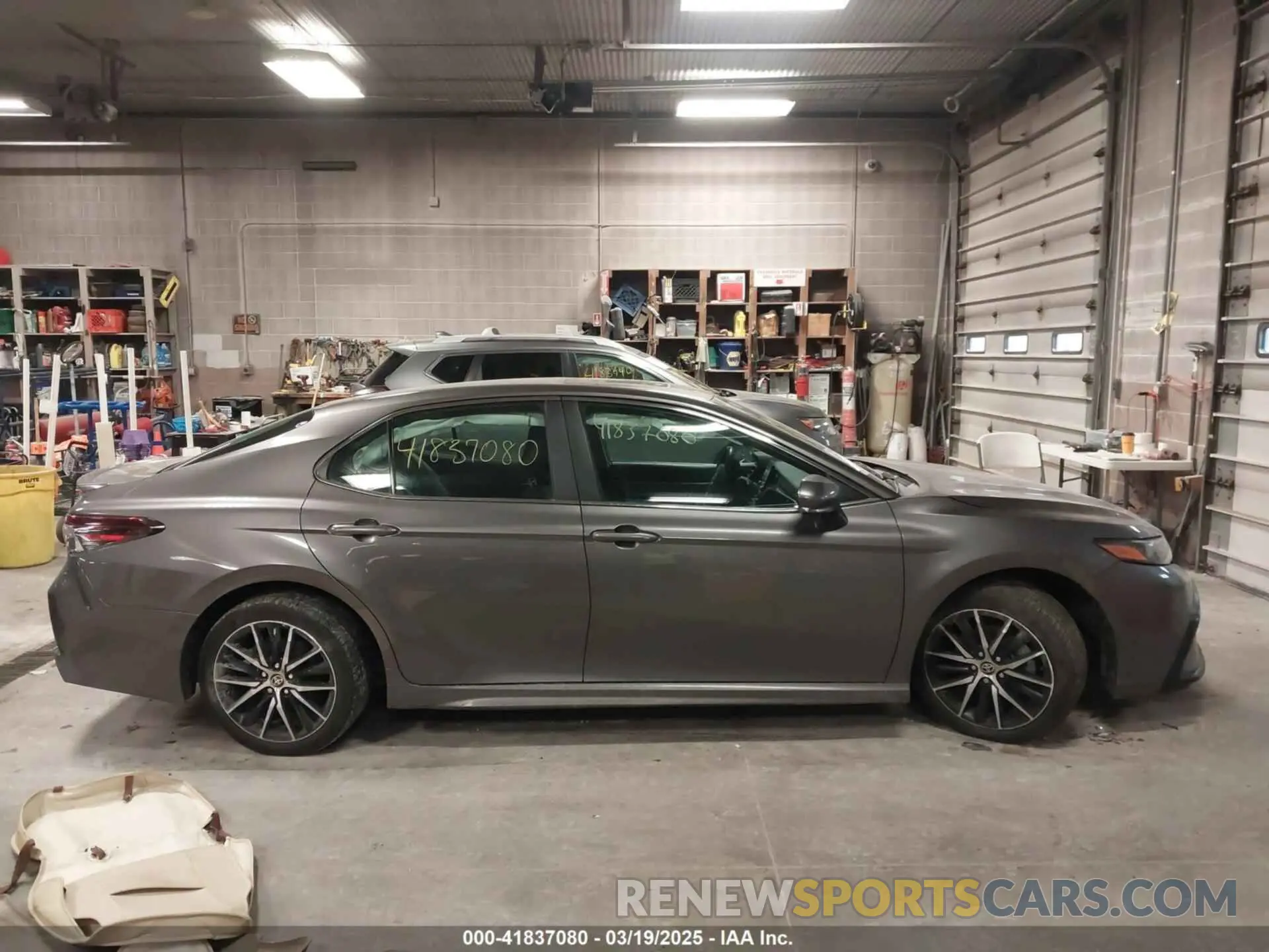 13 fotografías del automóvil dañado 4T1T11AK4PU796718 TOYOTA CAMRY 2023