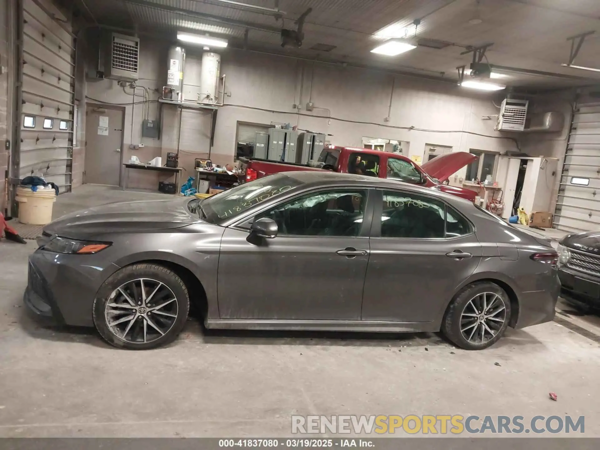 14 fotografías del automóvil dañado 4T1T11AK4PU796718 TOYOTA CAMRY 2023