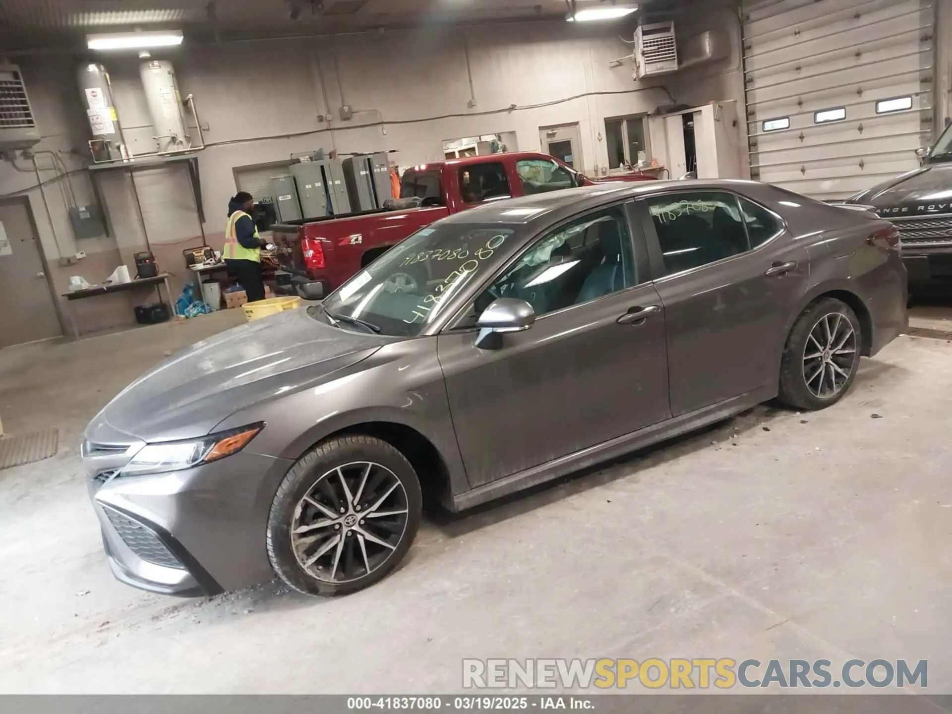 2 fotografías del automóvil dañado 4T1T11AK4PU796718 TOYOTA CAMRY 2023