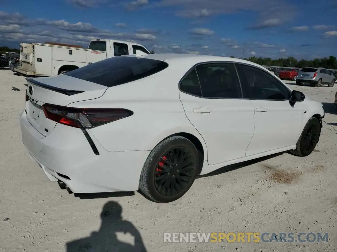 3 fotografías del automóvil dañado 4T1T11AK4PU798579 TOYOTA CAMRY 2023
