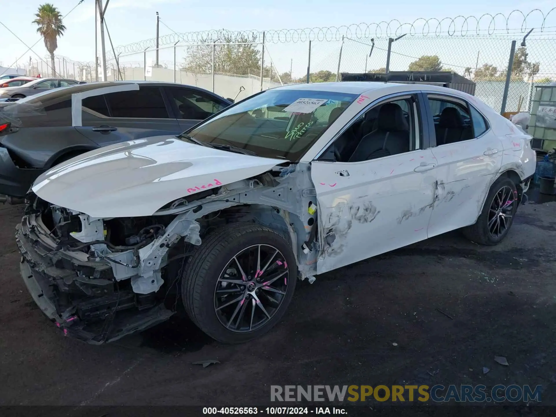 2 fotografías del automóvil dañado 4T1T11AK5PU817592 TOYOTA CAMRY 2023