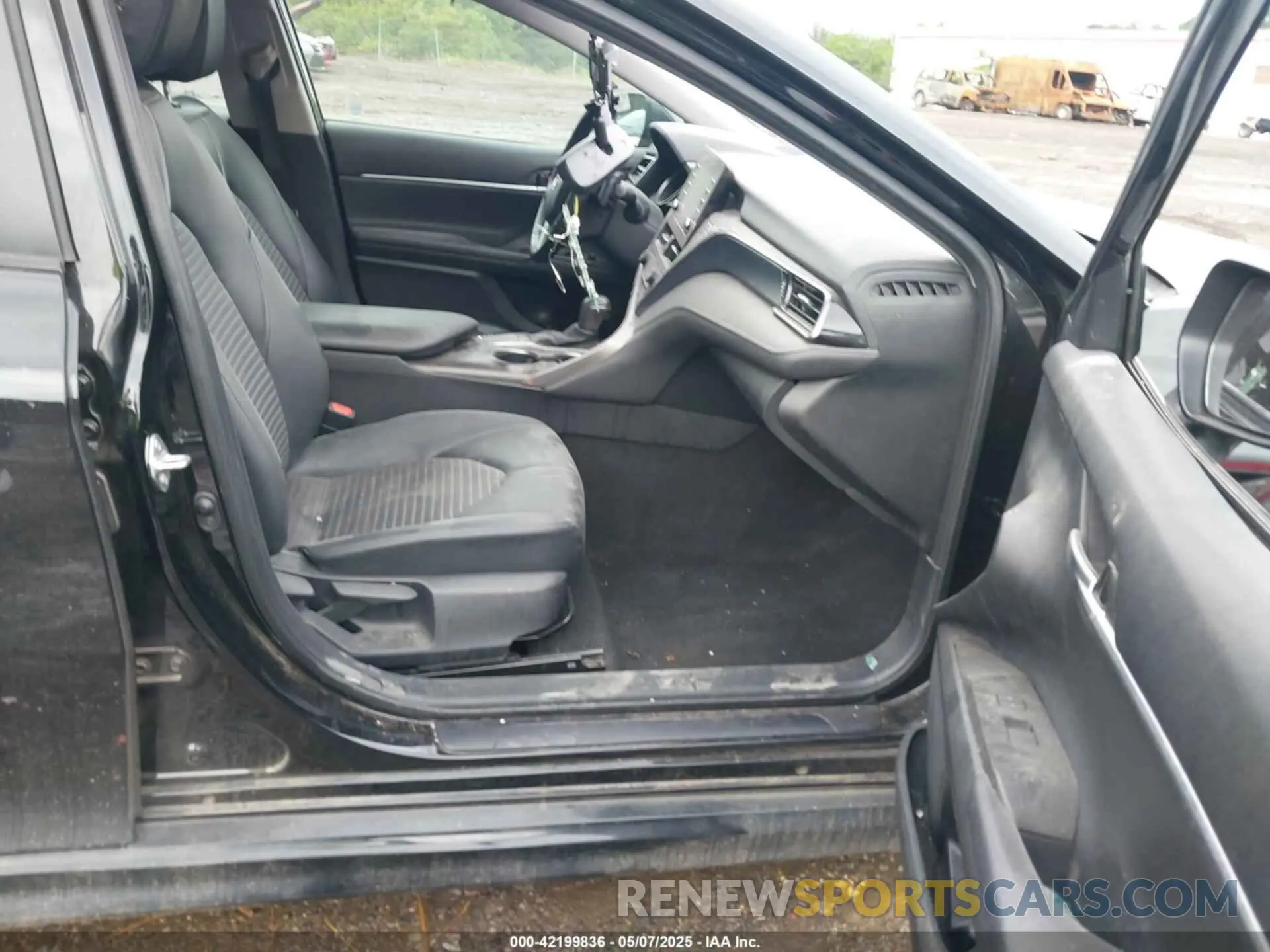 5 fotografías del automóvil dañado 4T1T11AK6PU112350 TOYOTA CAMRY 2023
