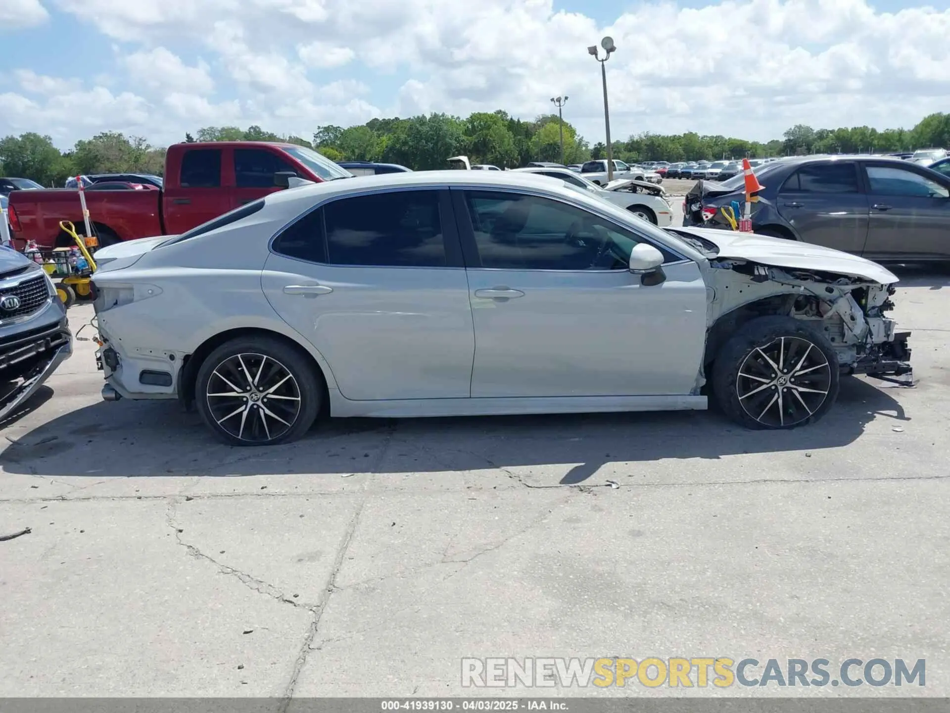14 fotografías del automóvil dañado 4T1T11AK6PU172984 TOYOTA CAMRY 2023