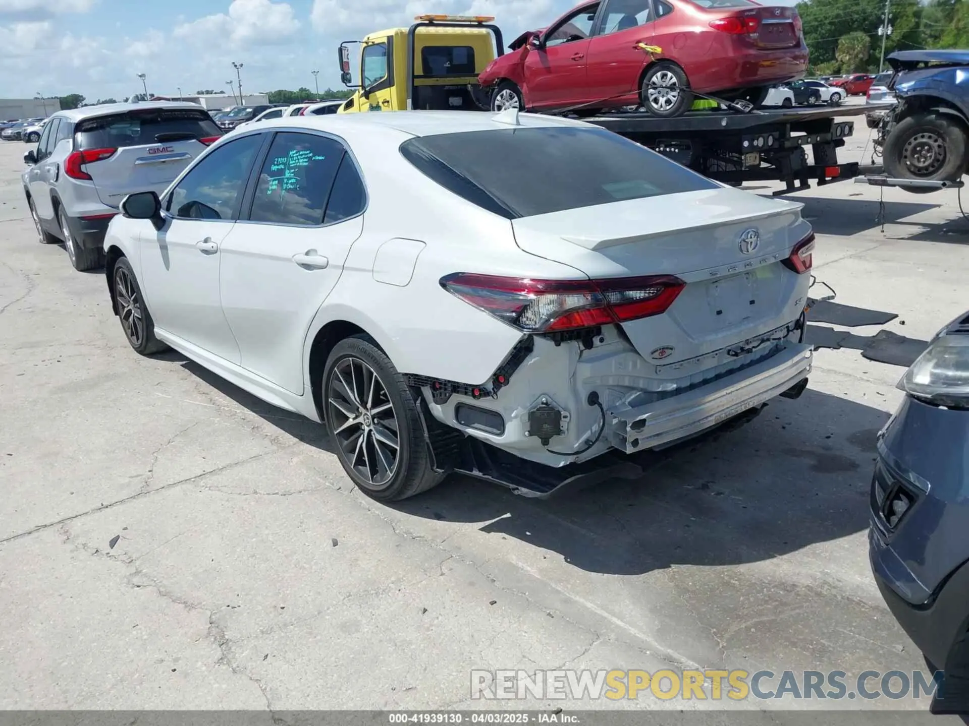 3 fotografías del automóvil dañado 4T1T11AK6PU172984 TOYOTA CAMRY 2023