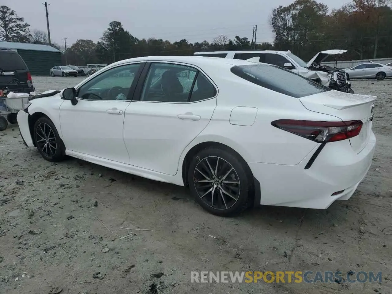 2 fotografías del automóvil dañado 4T1T11AK6PU748170 TOYOTA CAMRY 2023