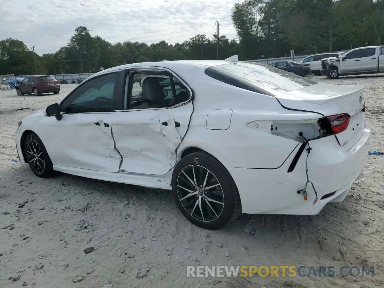 2 fotografías del automóvil dañado 4T1T11AK6PU766233 TOYOTA CAMRY 2023