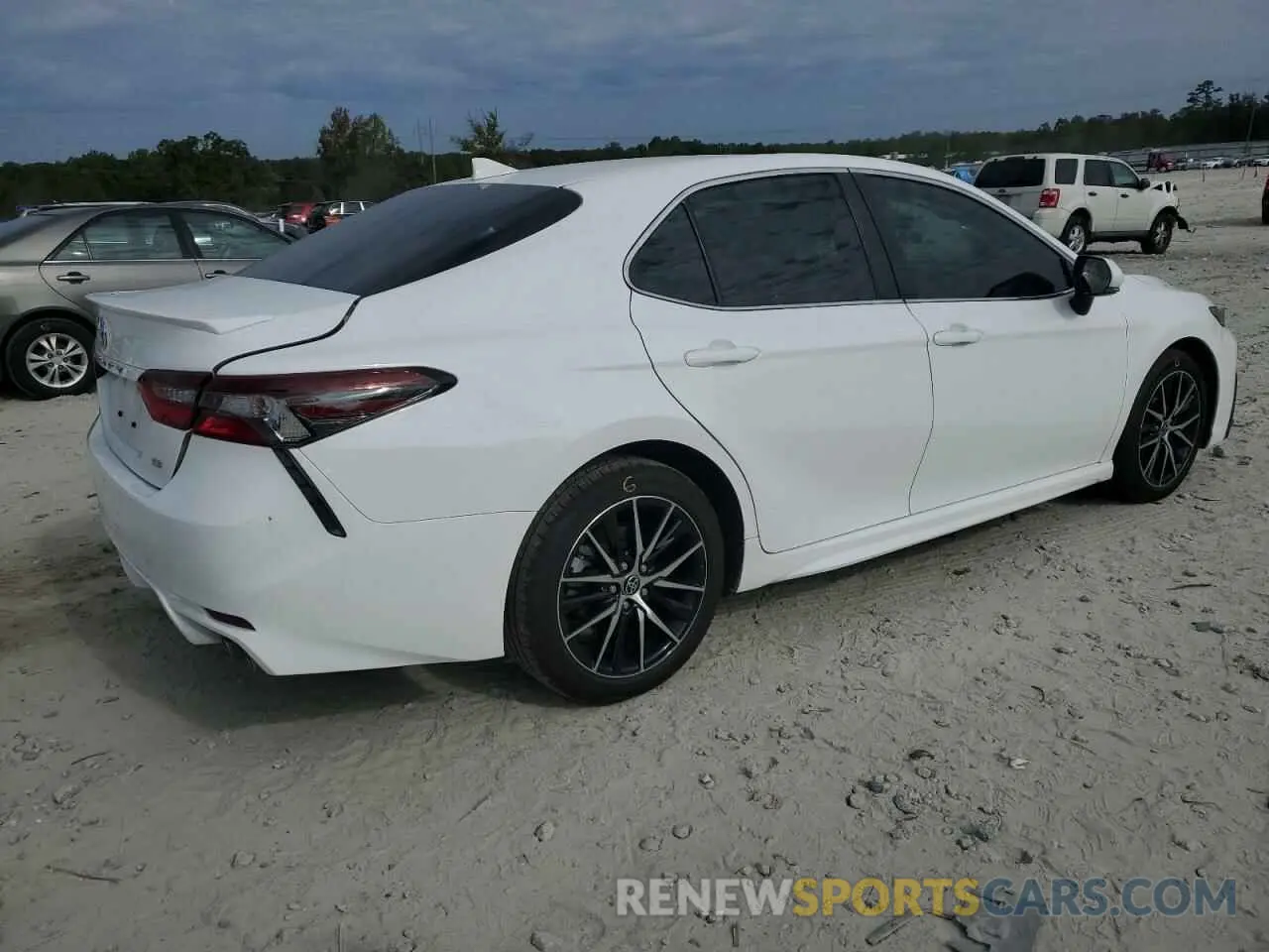 3 fotografías del automóvil dañado 4T1T11AK6PU766233 TOYOTA CAMRY 2023