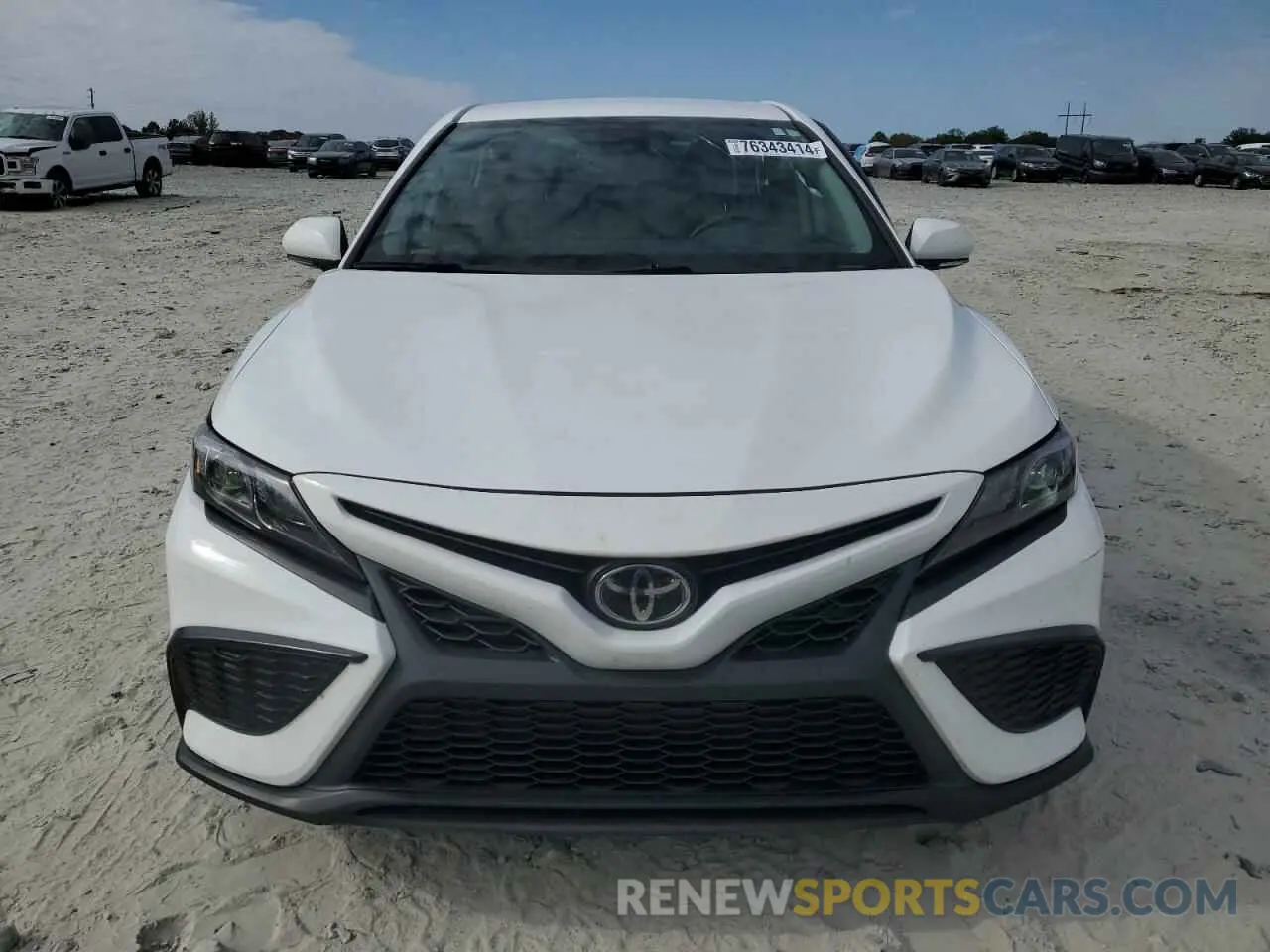 5 fotografías del automóvil dañado 4T1T11AK6PU766233 TOYOTA CAMRY 2023