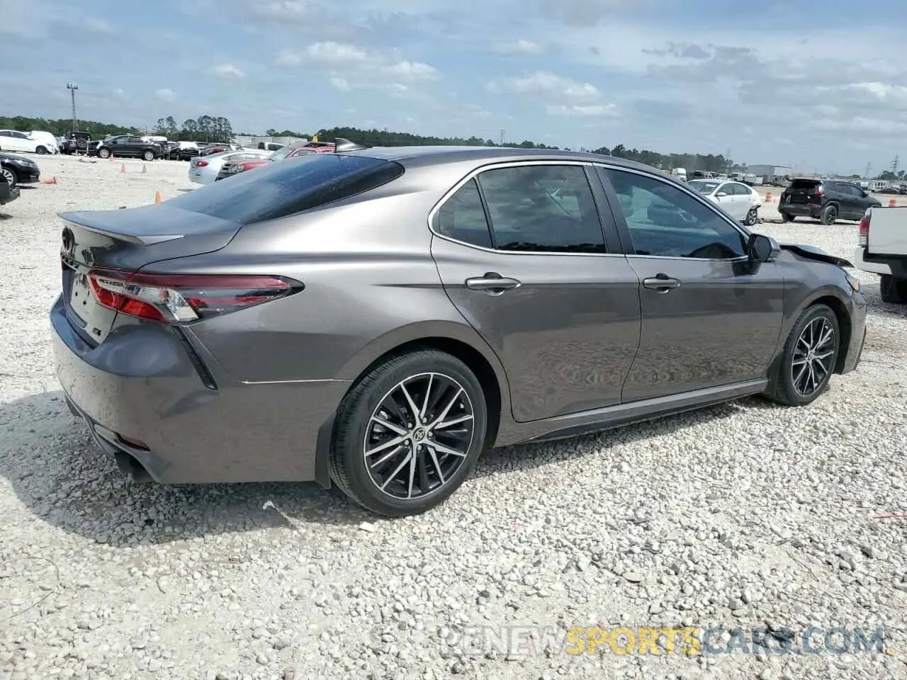 3 fotografías del automóvil dañado 4T1T11AK6PU783999 TOYOTA CAMRY 2023