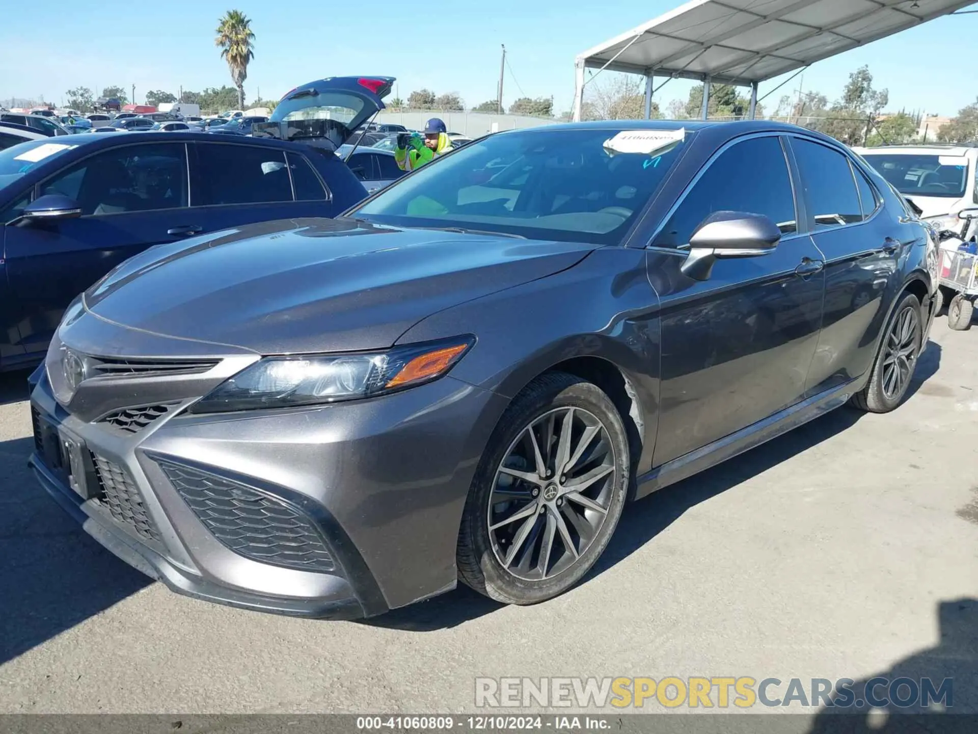 2 fotografías del automóvil dañado 4T1T11AK6PU796249 TOYOTA CAMRY 2023