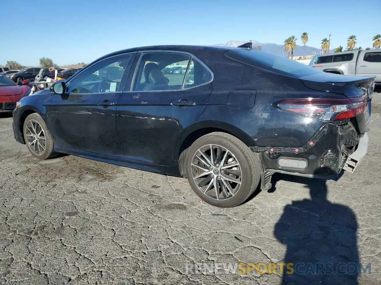 2 fotografías del automóvil dañado 4T1T11AK6PU807685 TOYOTA CAMRY 2023