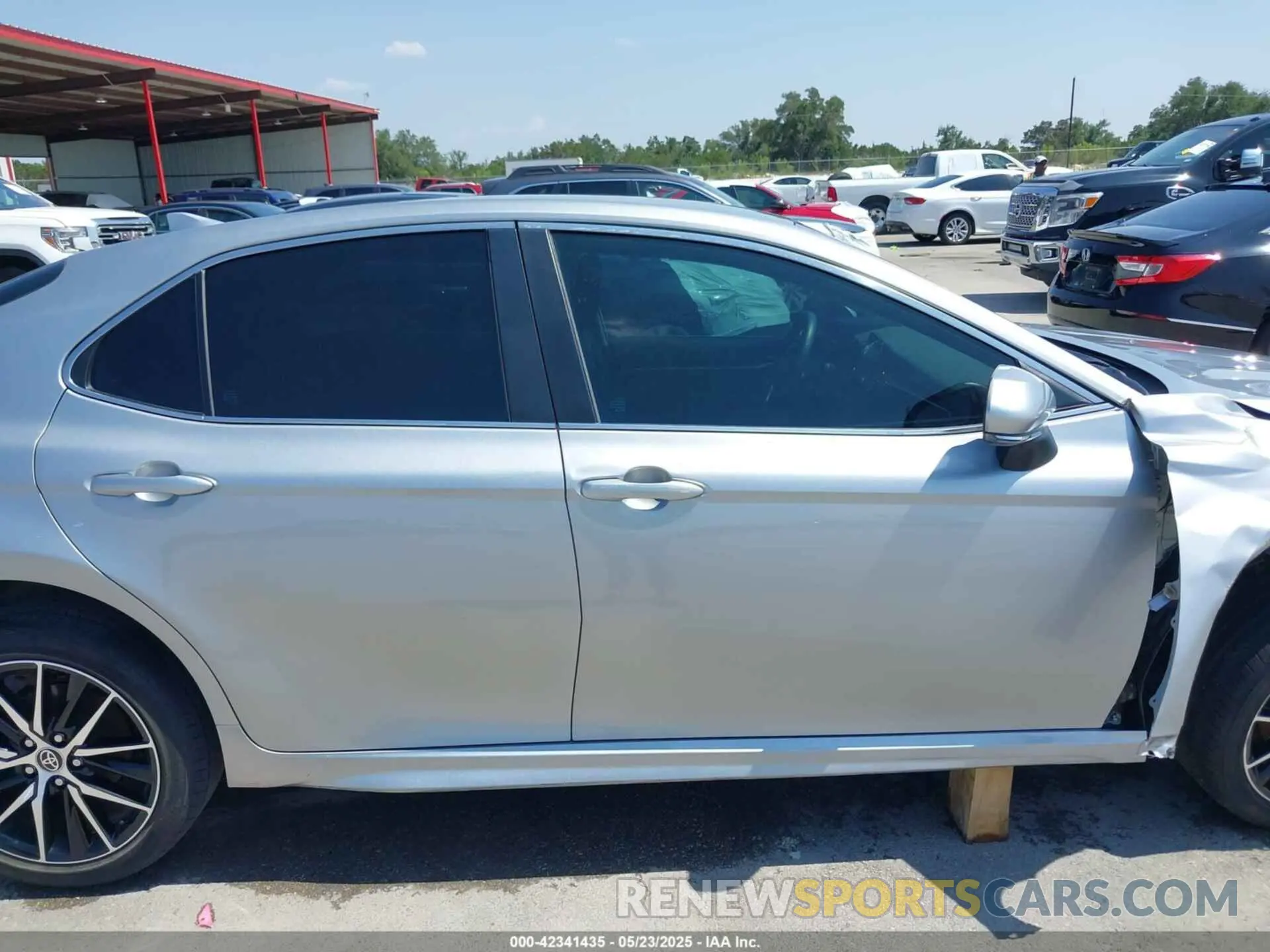14 fotografías del automóvil dañado 4T1T11AK7PU080007 TOYOTA CAMRY 2023