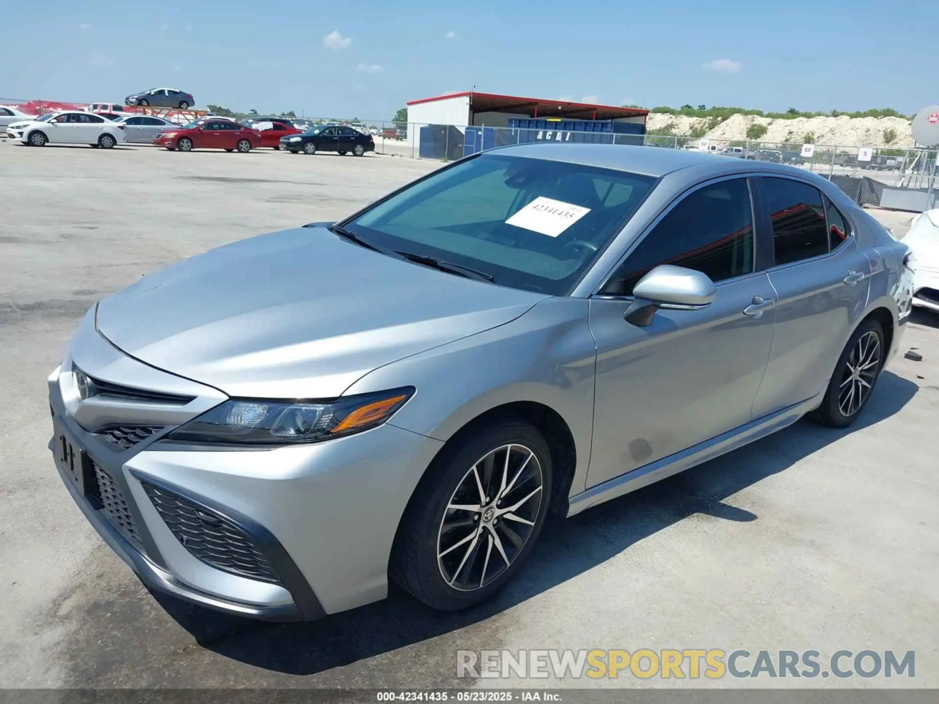 2 fotografías del automóvil dañado 4T1T11AK7PU080007 TOYOTA CAMRY 2023