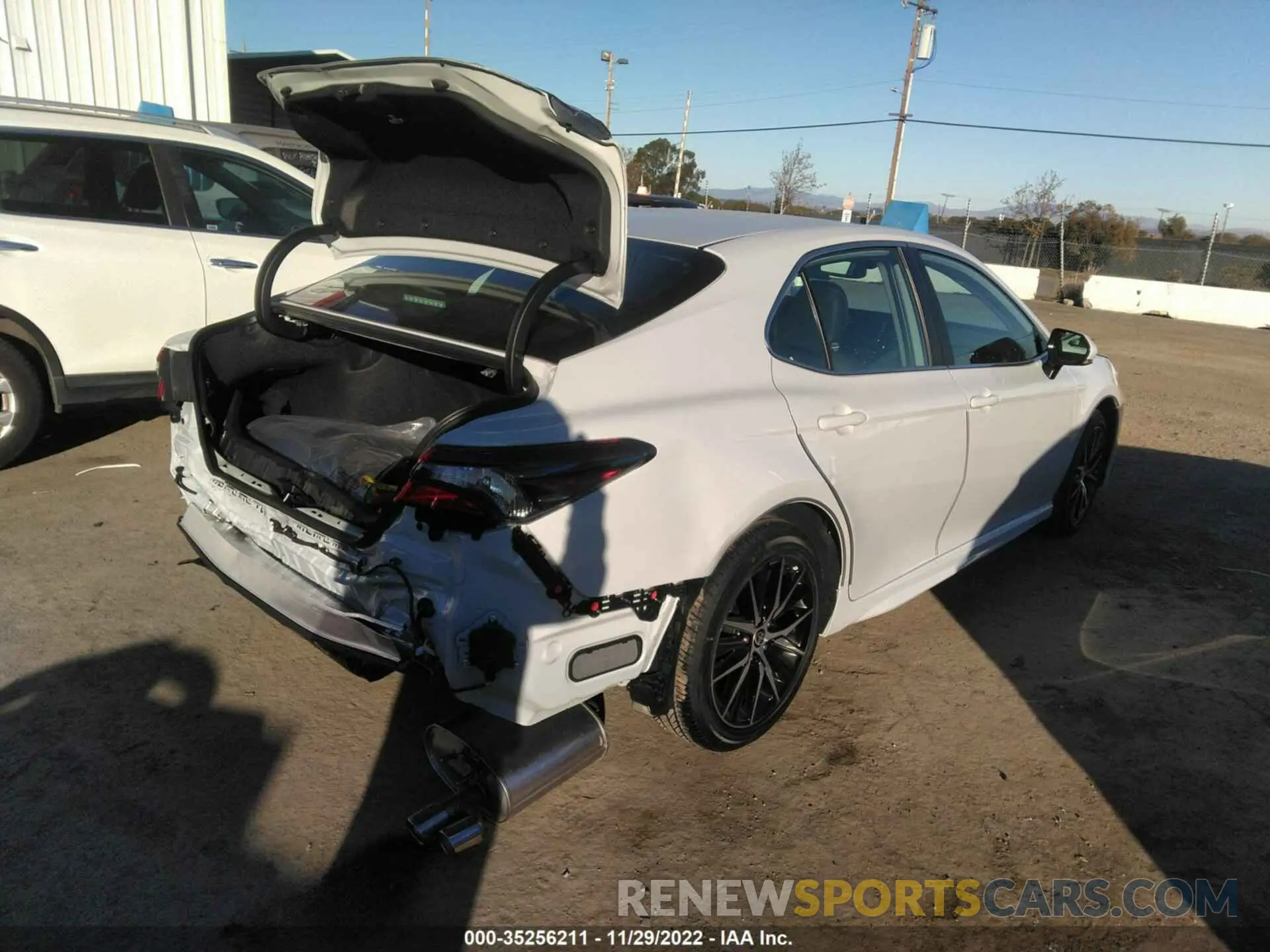 4 fotografías del automóvil dañado 4T1T11AK7PU111613 TOYOTA CAMRY 2023